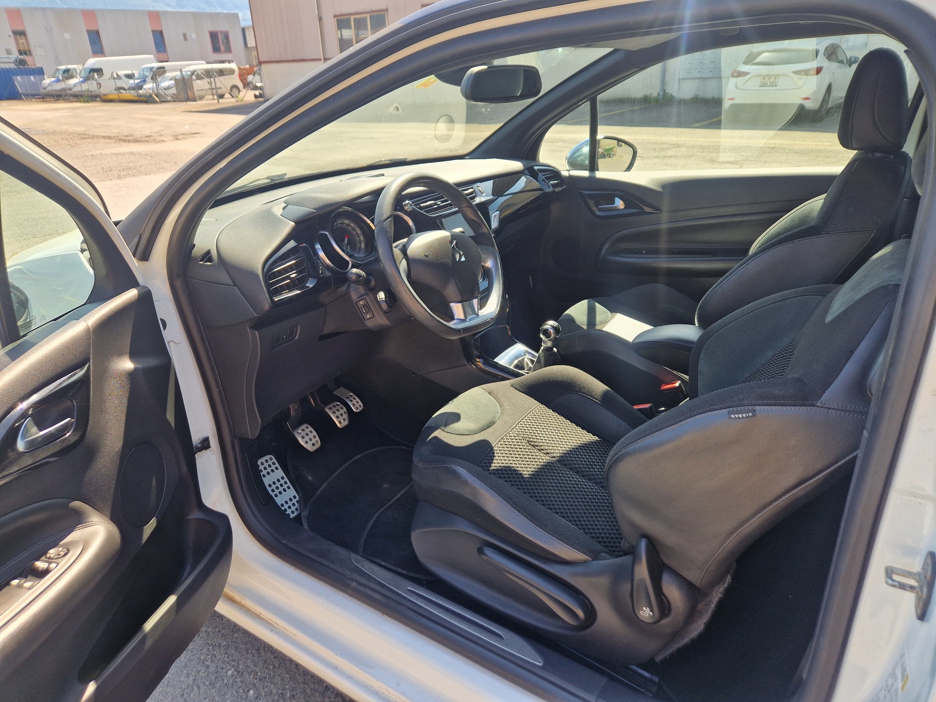 DS AUTOMOBILES DS3 1.6 VTi Faubourg Addict-image-7
