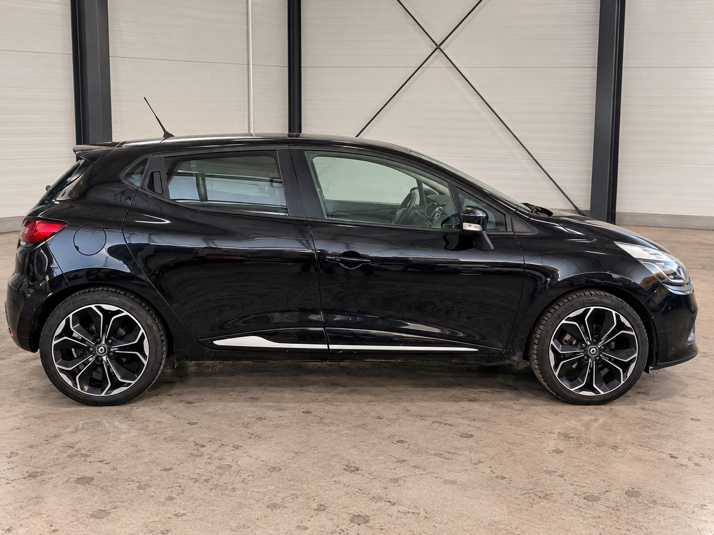 RENAULT Clio 1.2 16V T GT EDC-image-4