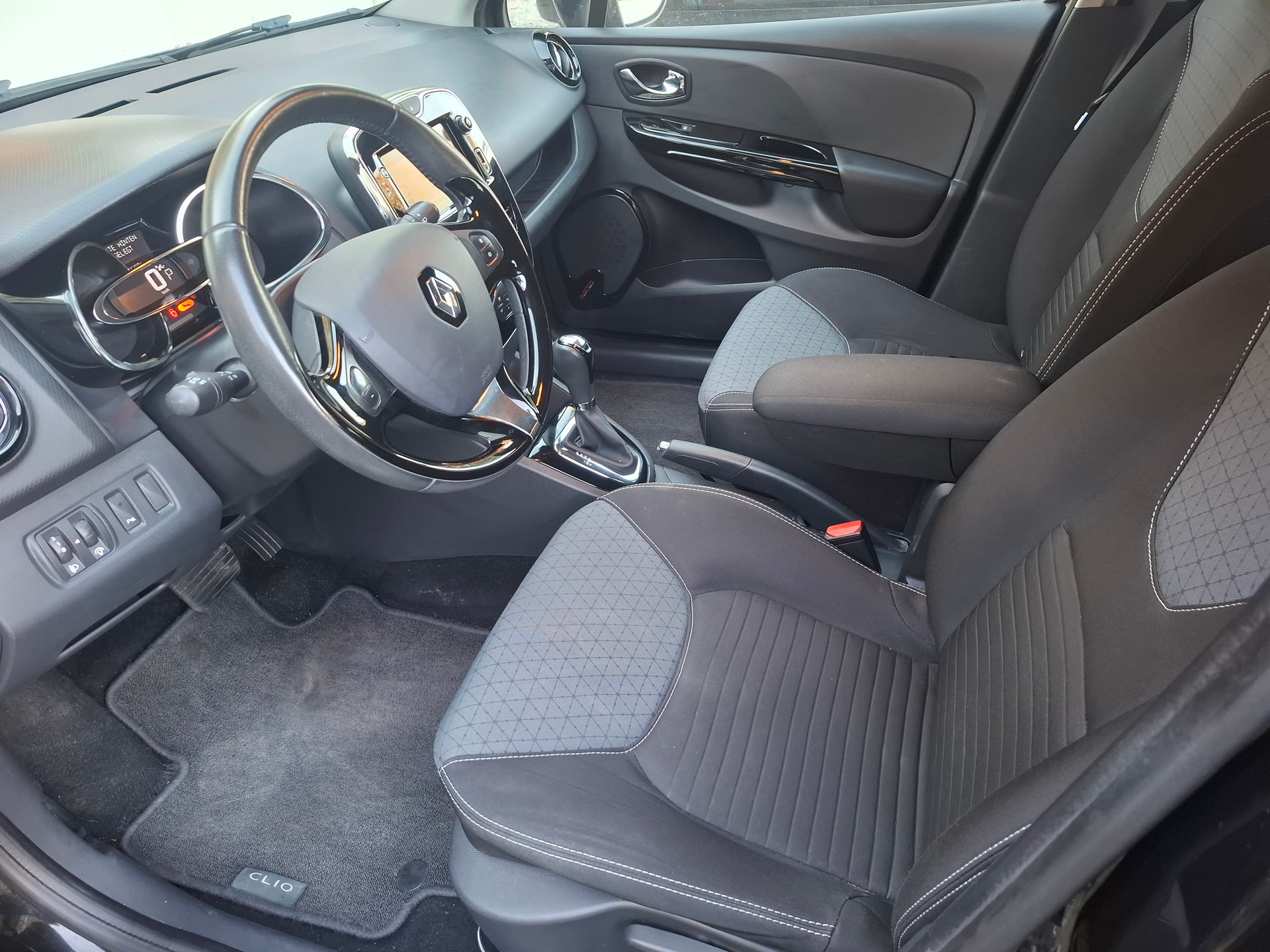 RENAULT Clio 1.2 16V T GT EDC-image-10