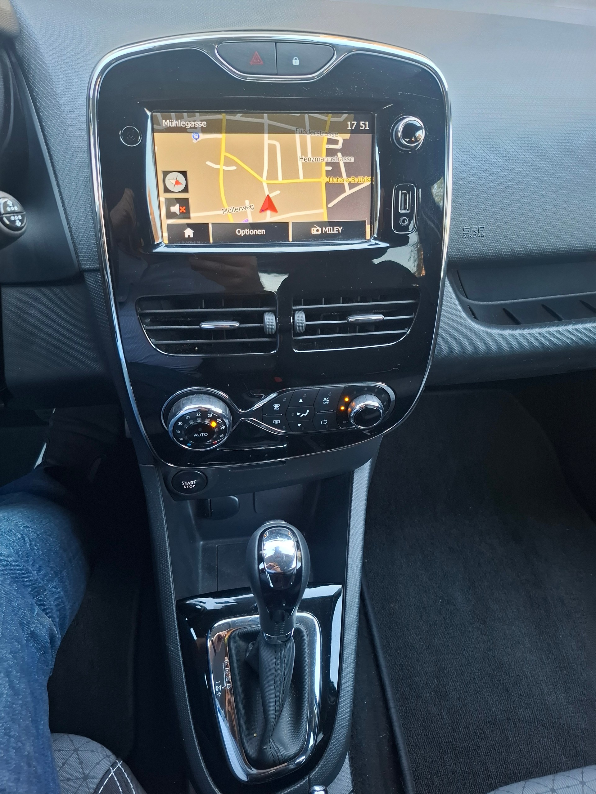 RENAULT Clio 1.2 16V T GT EDC-image-11