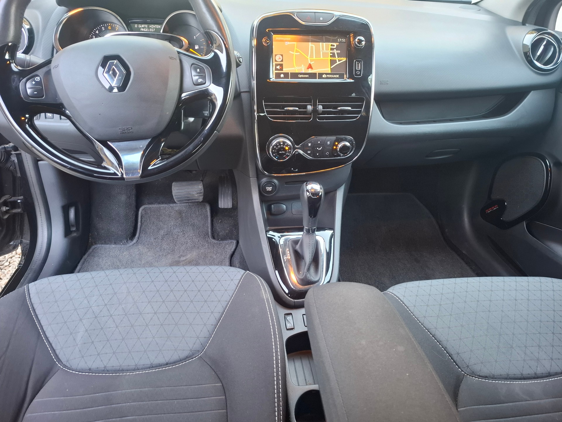 RENAULT Clio 1.2 16V T GT EDC-image-9