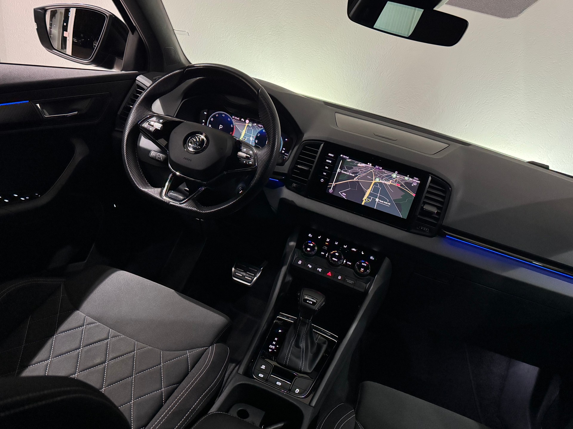 SKODA Karoq 2.0 TSI SportLine 4x4 DSG I AHK I 1.Hand I-image-15