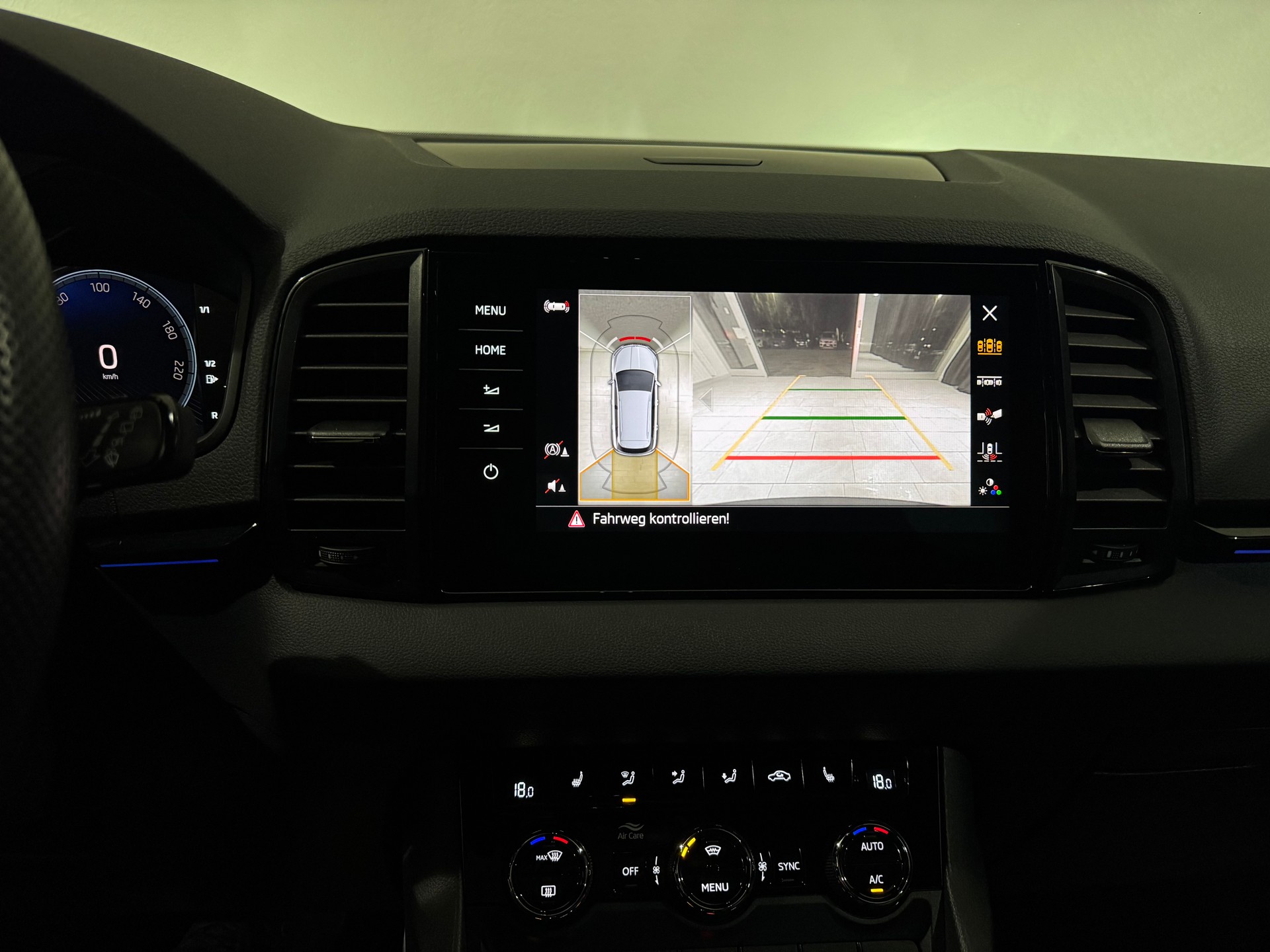 SKODA Karoq 2.0 TSI SportLine 4x4 DSG I AHK I 1.Hand I-image-19