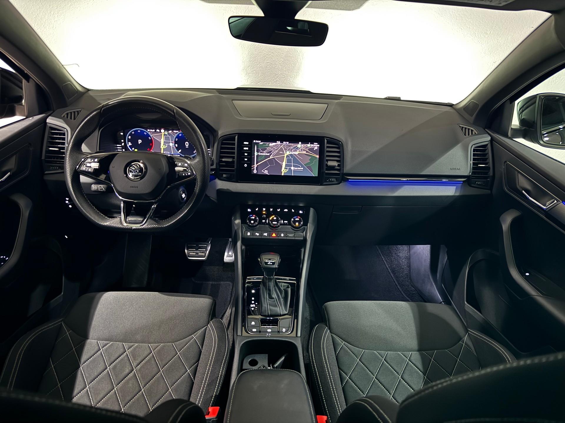 SKODA Karoq 2.0 TSI SportLine 4x4 DSG I AHK I 1.Hand I-image-14