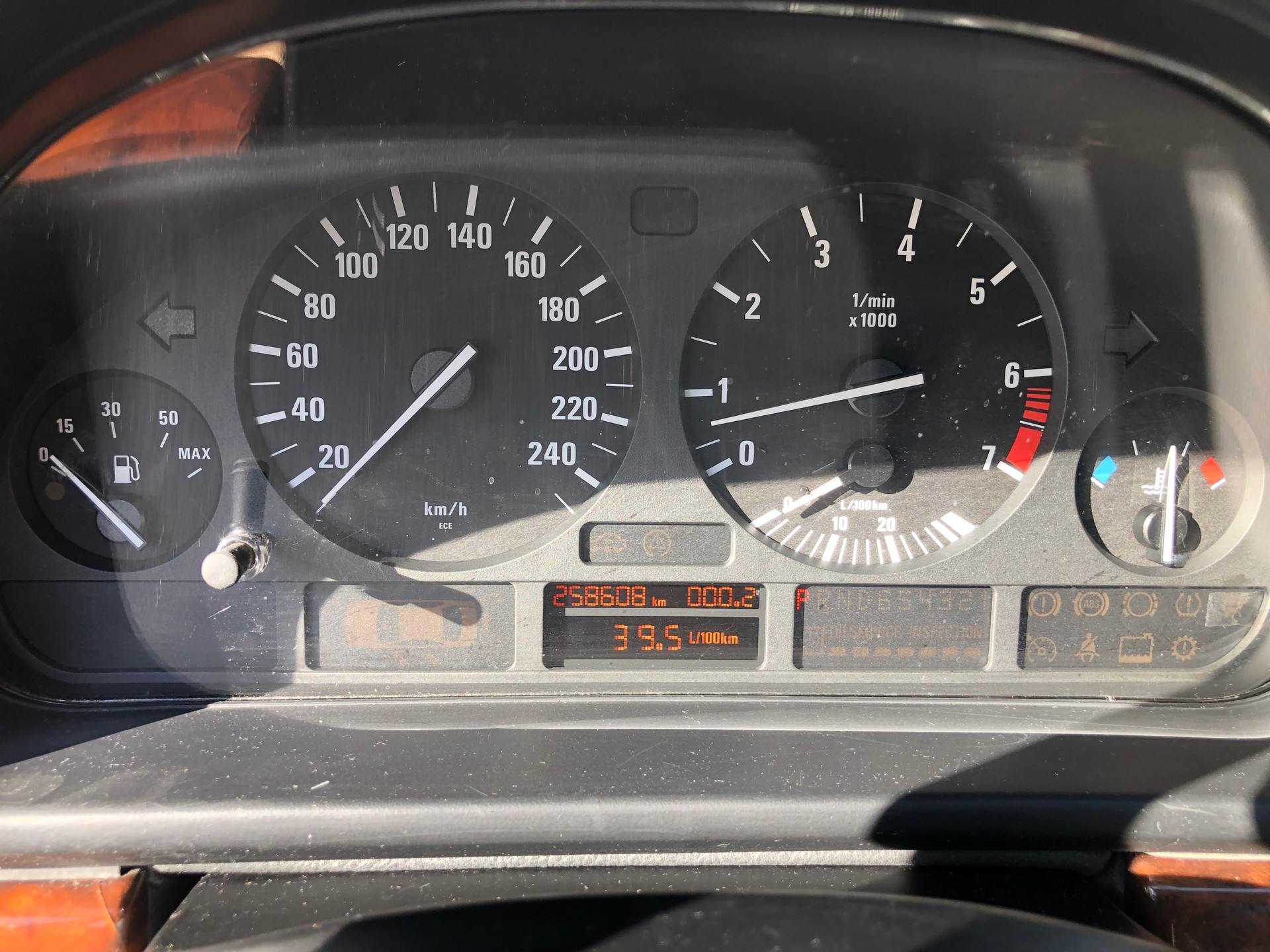 BMW 528i-image-14