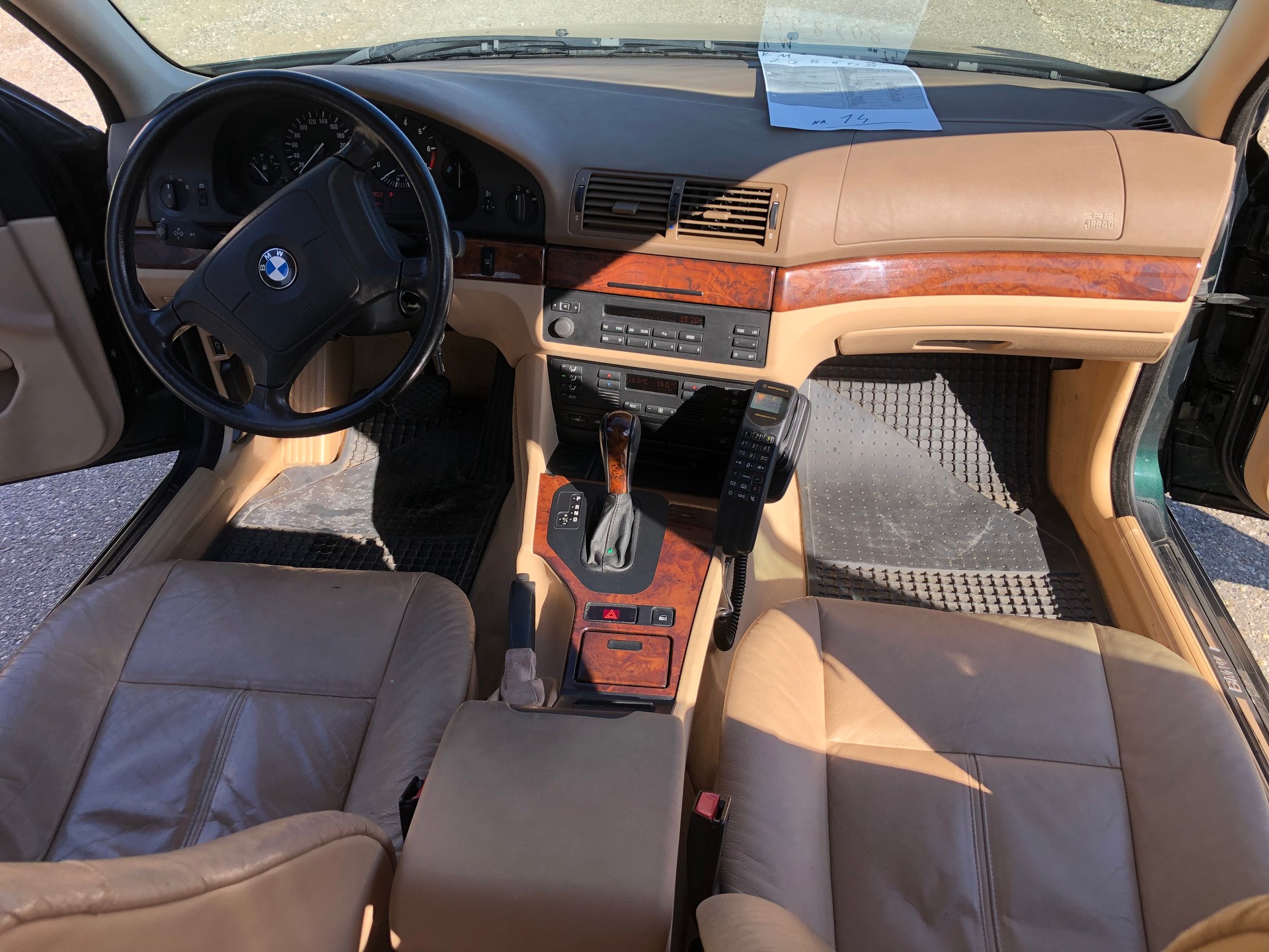 BMW 528i-image-11