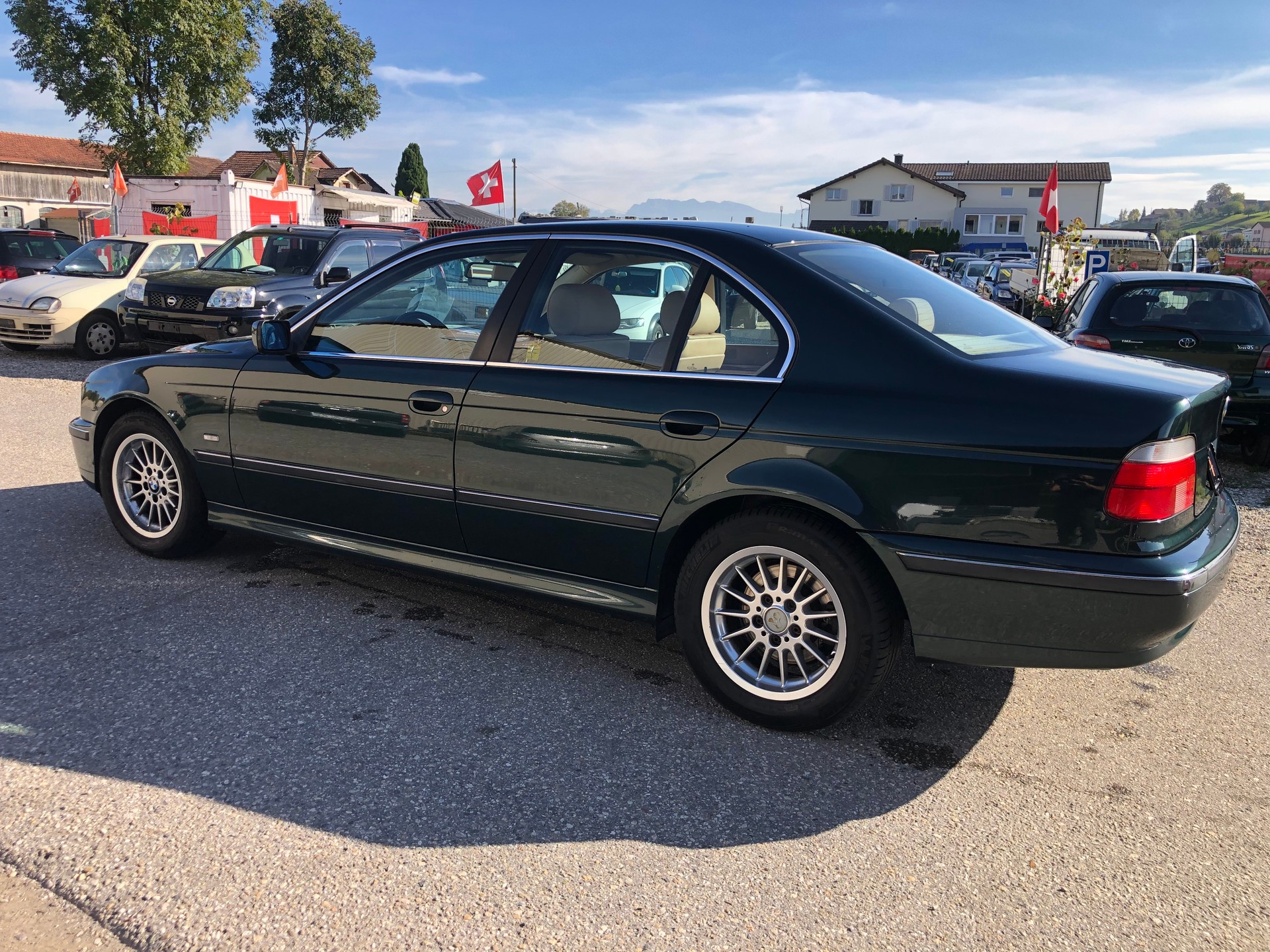 BMW 528i-image-4