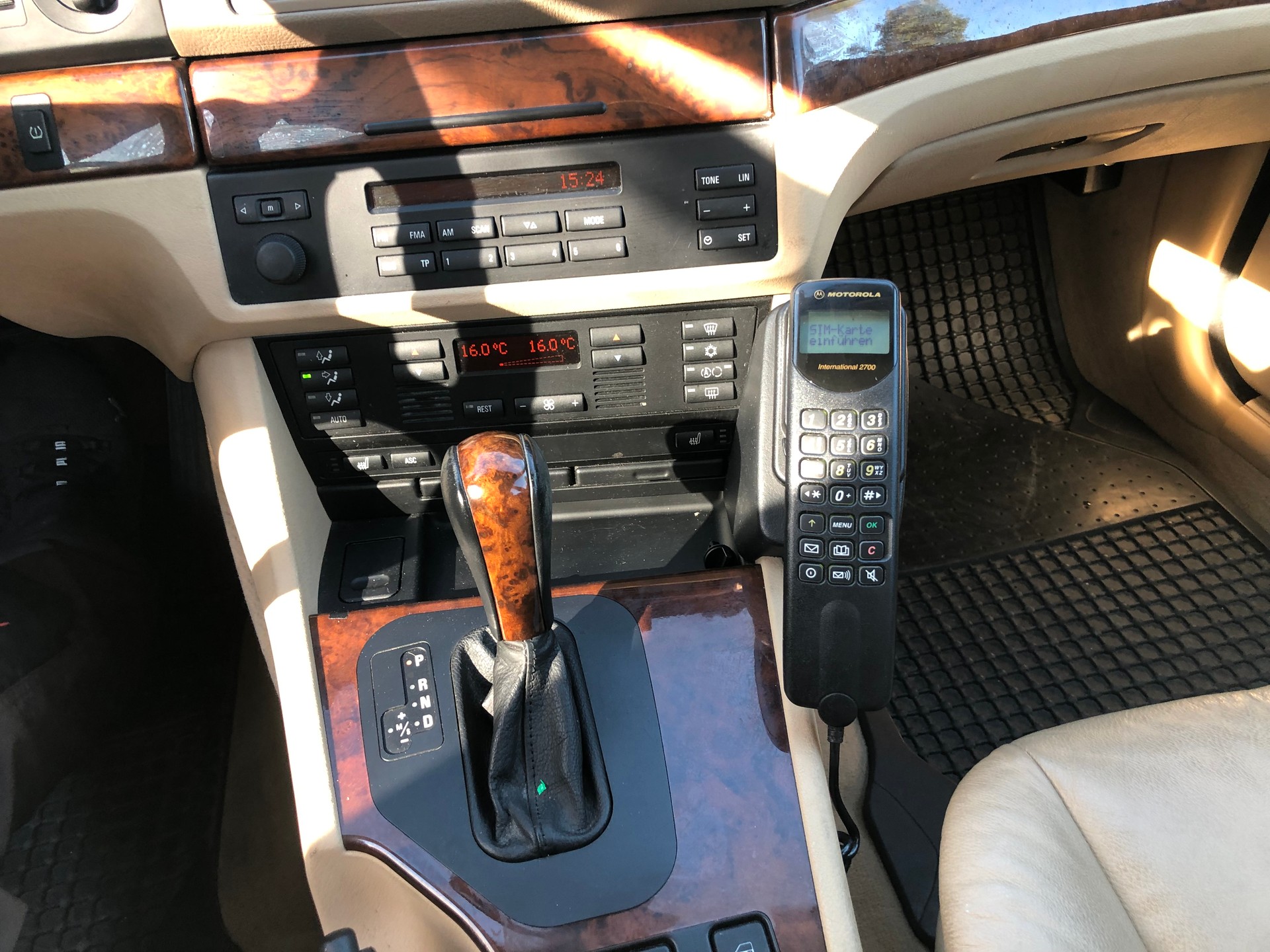 BMW 528i-image-13