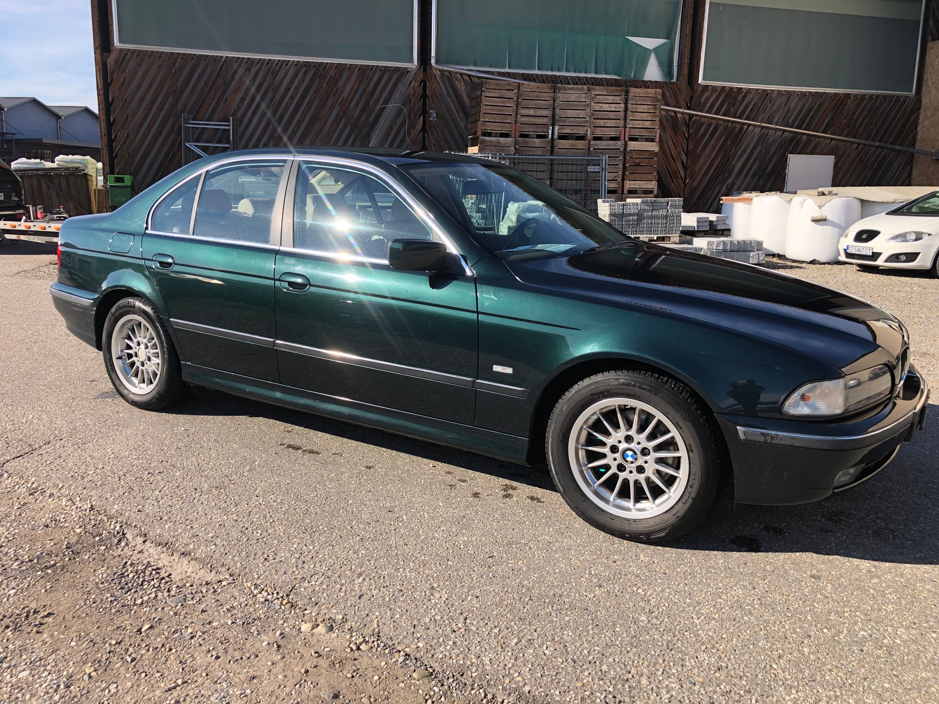 BMW 528i-image-2