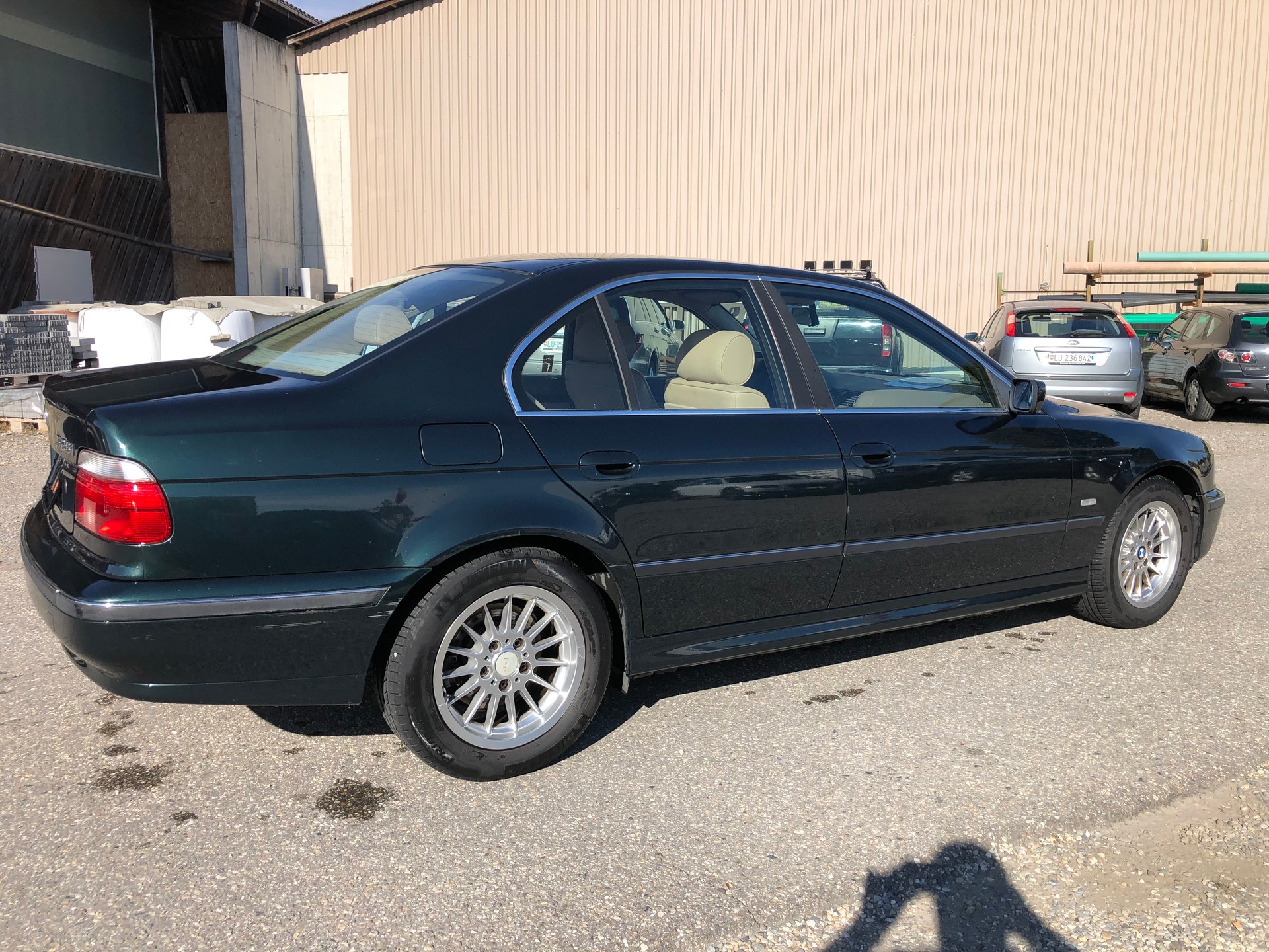 BMW 528i-image-3