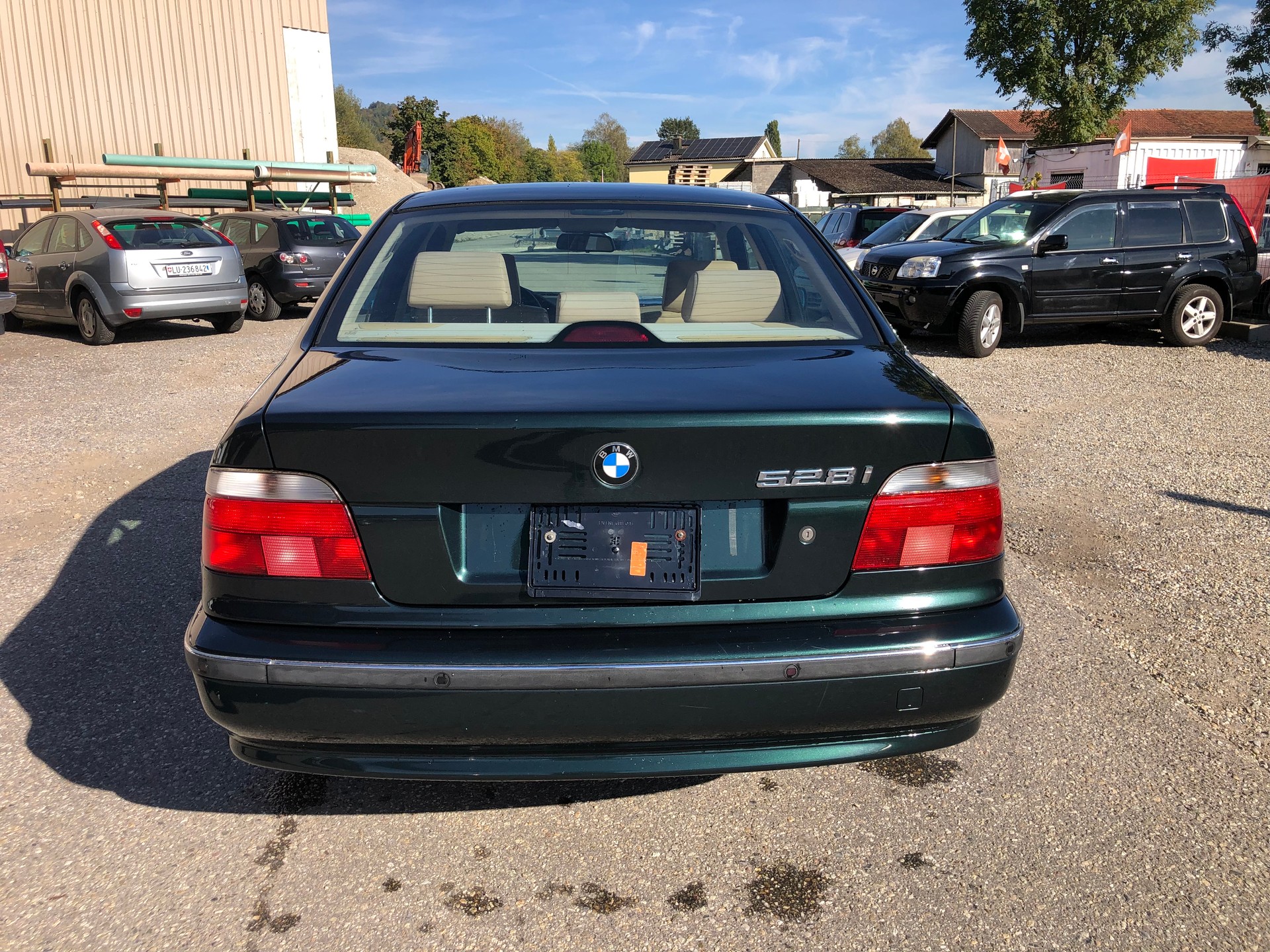 BMW 528i-image-5