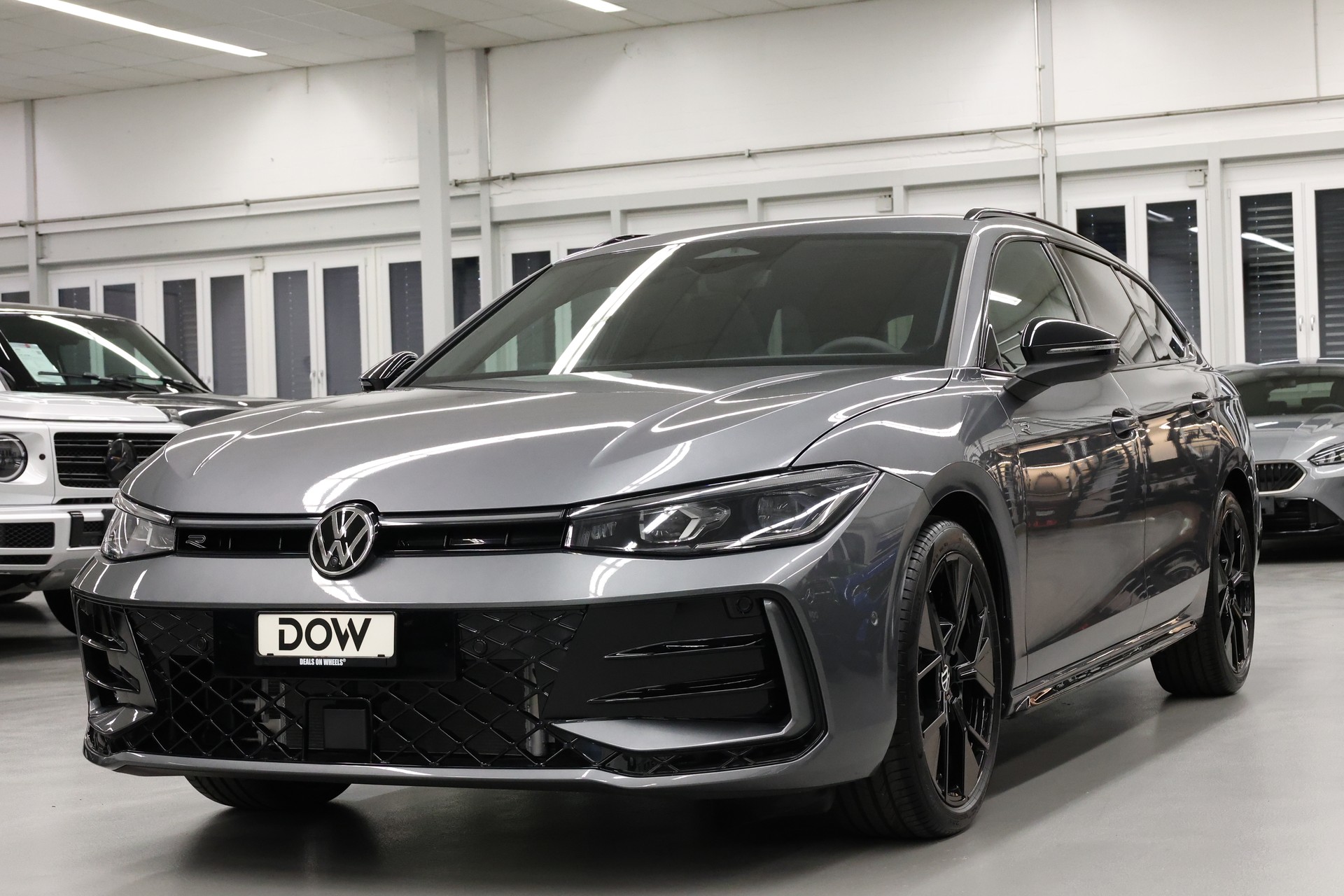 VW Passat Variant 2.0 TDI R-Line DSG 4motion-image-2