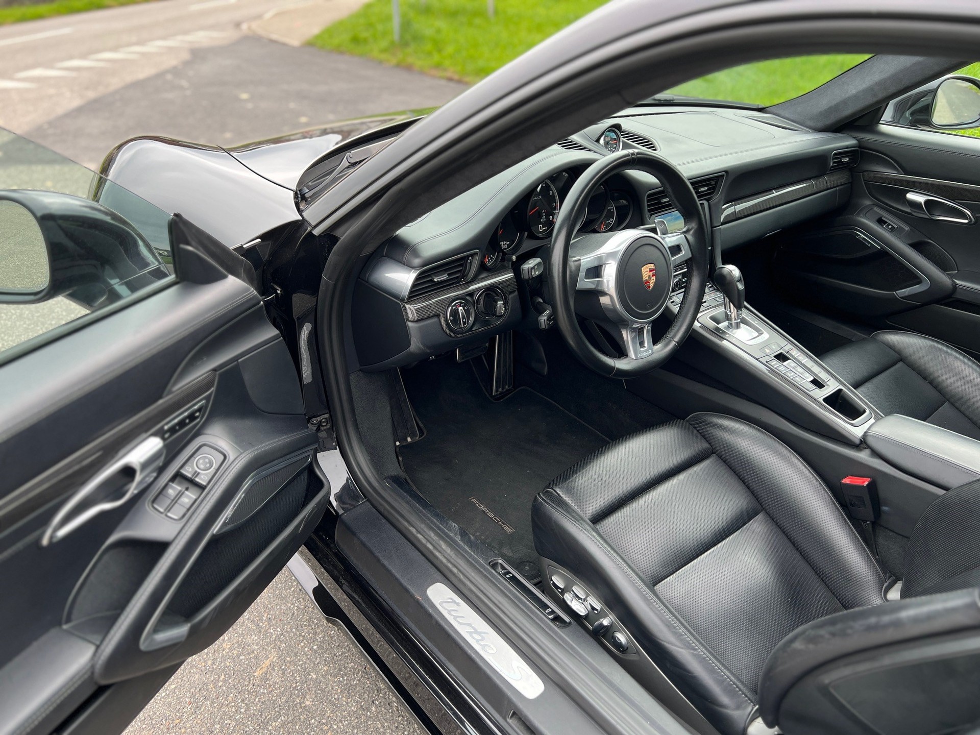 PORSCHE 911 Turbo S PDK-image-6