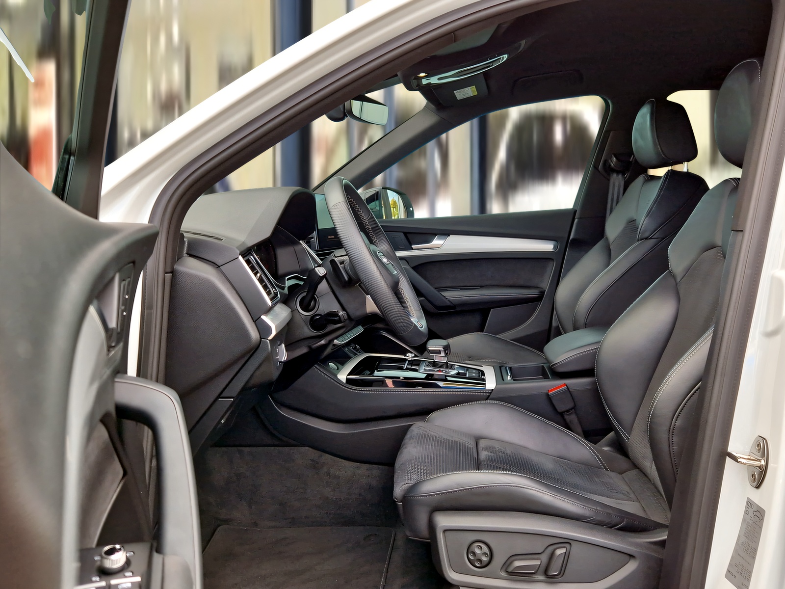 AUDI Q5 Sportback 40 TDI S line quattro Black Edition Gletscherweiss Metallic-image-8