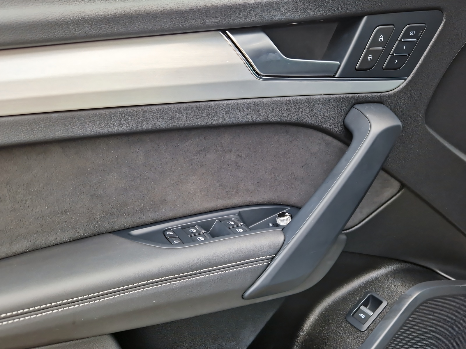 AUDI Q5 Sportback 40 TDI S line quattro Black Edition Gletscherweiss Metallic-image-17