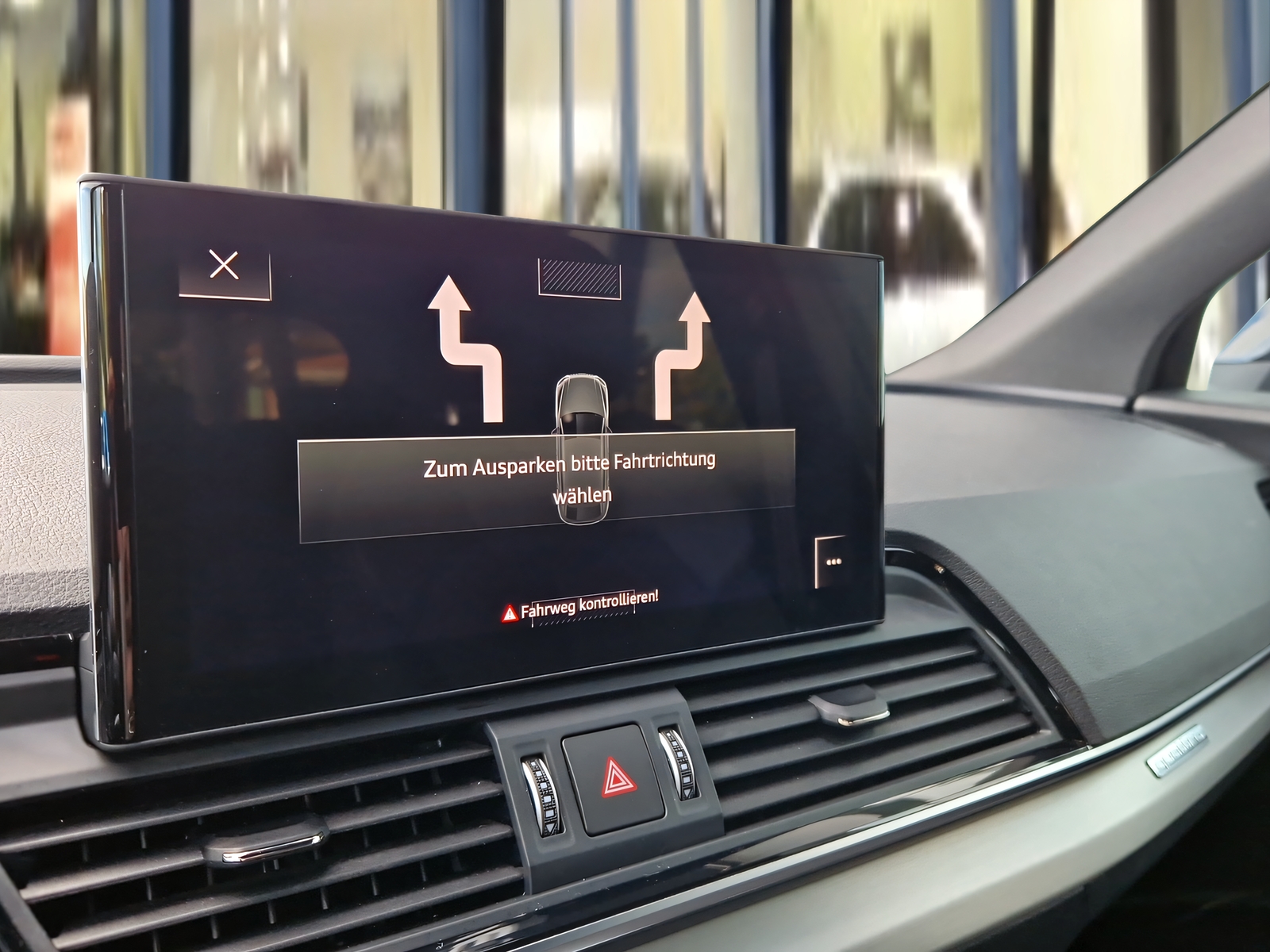 AUDI Q5 Sportback 40 TDI S line quattro Black Edition Gletscherweiss Metallic-image-15
