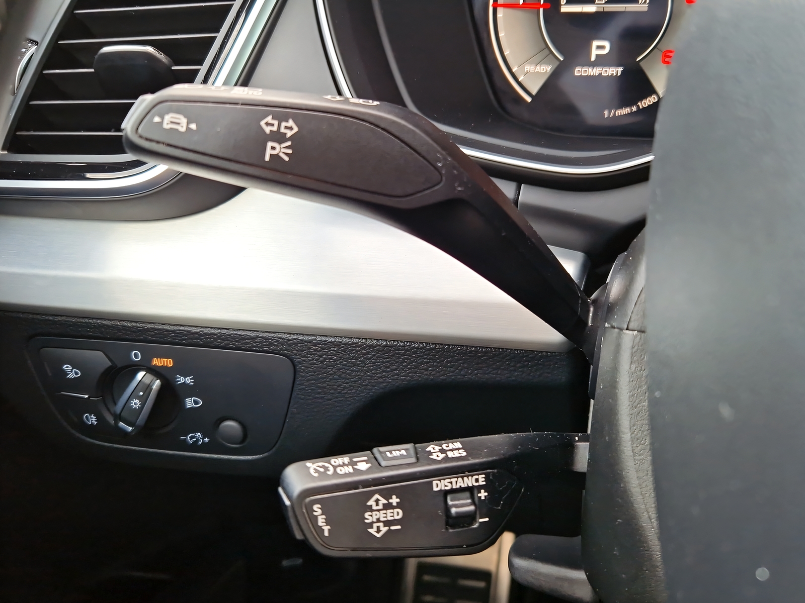 AUDI Q5 Sportback 40 TDI S line quattro Black Edition Gletscherweiss Metallic-image-18