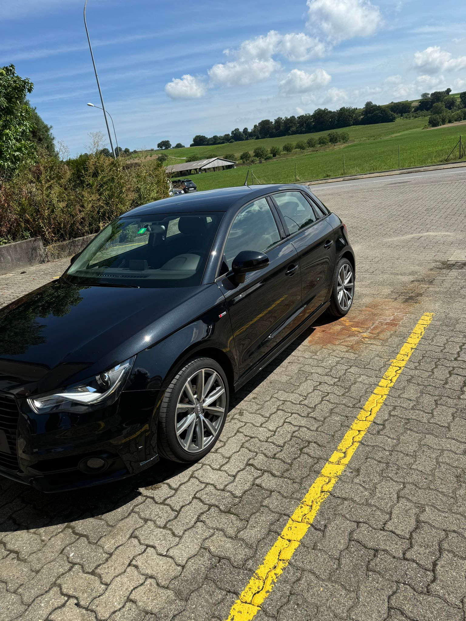 AUDI A1 Sportback 1.6 TDI Ambition-image-1
