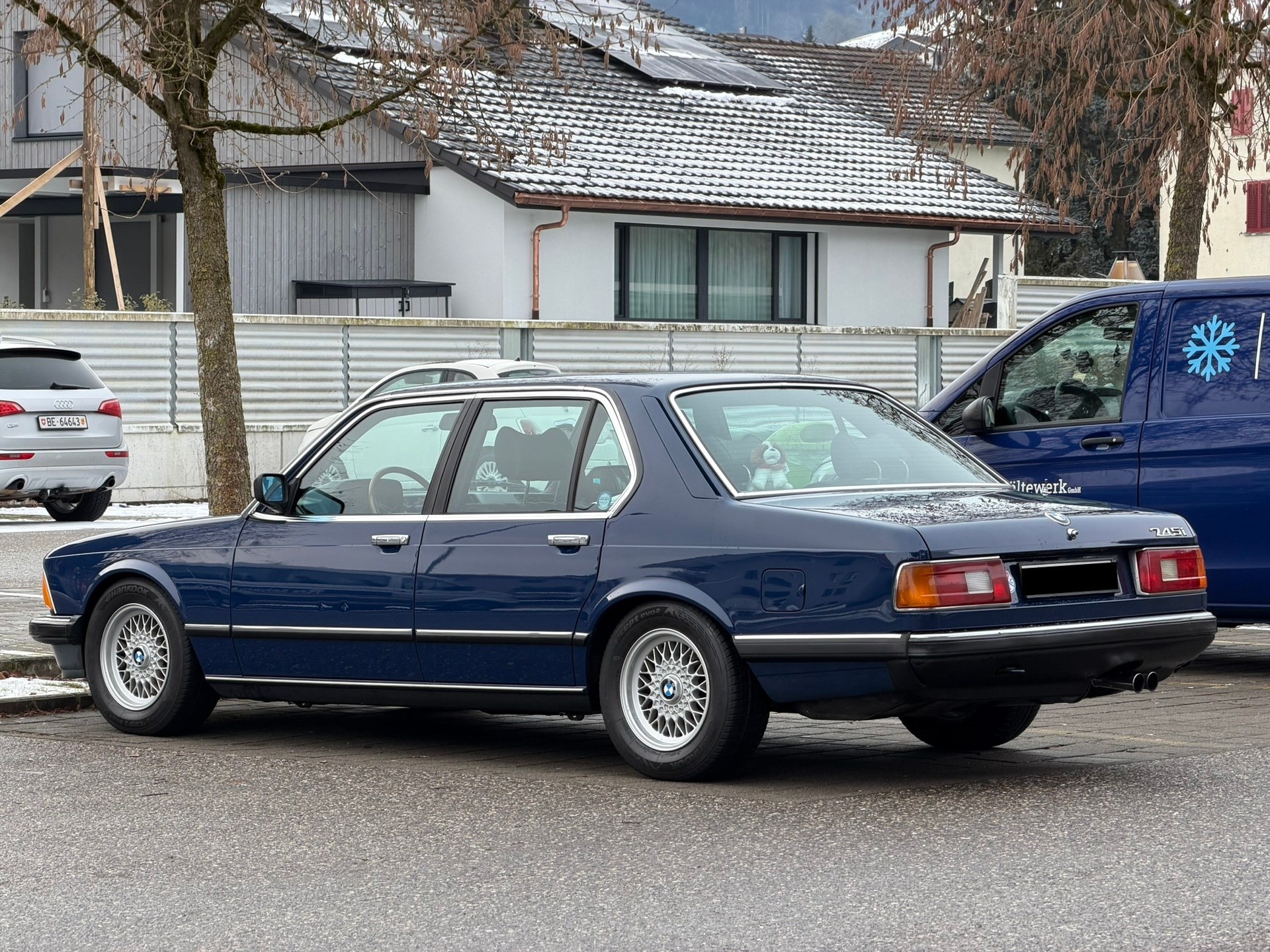 BMW 745i A-image-2