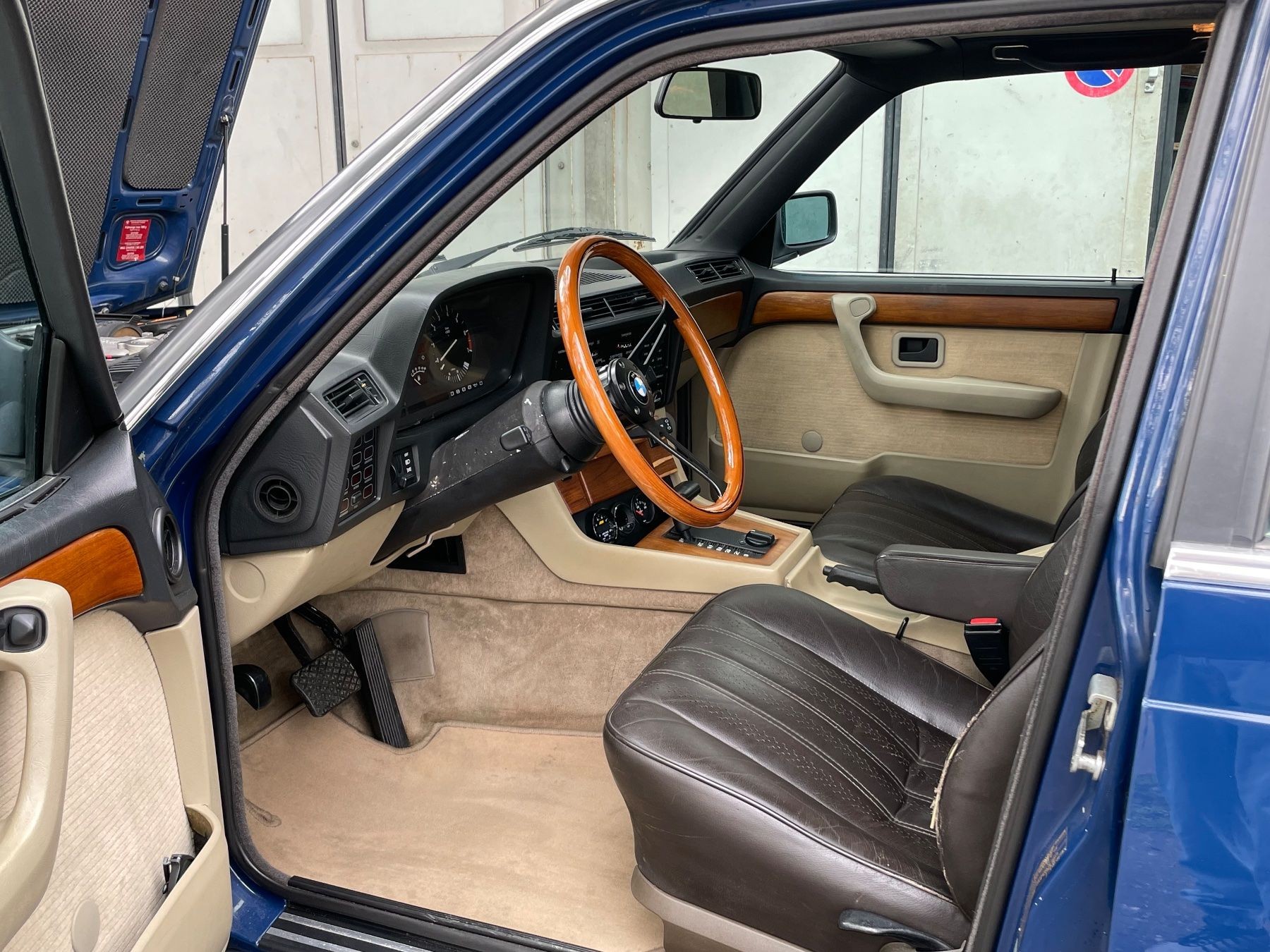 BMW 745i A-image-3