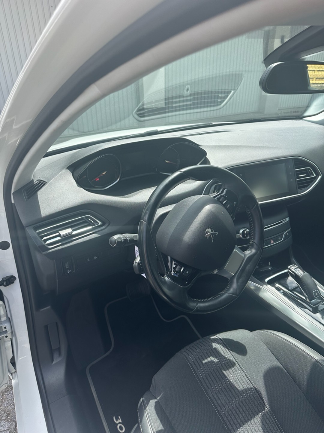 PEUGEOT 308 SW 1.2 Pure Tech Business LineEAT8-image-3