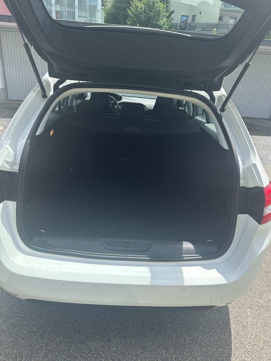 PEUGEOT 308 SW 1.2 Pure Tech Business LineEAT8-image-5