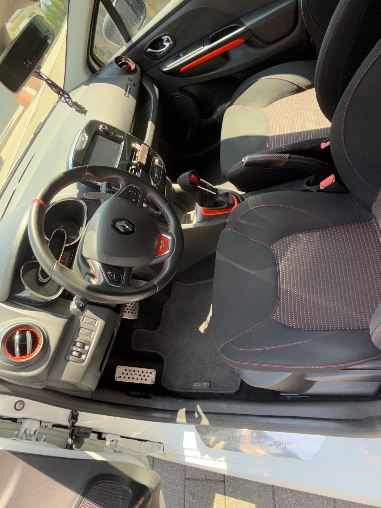 RENAULT Clio 1.6 T RS 200 EDC-image-4