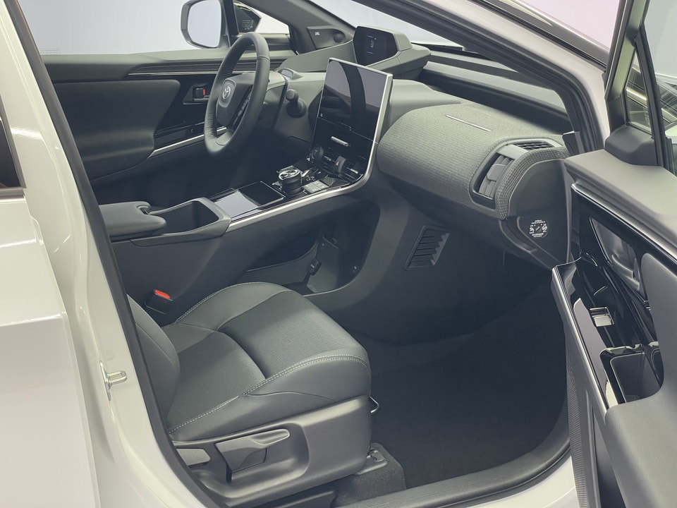 bZ4X Electric 71.4 kWh Premium 11 kW OBC