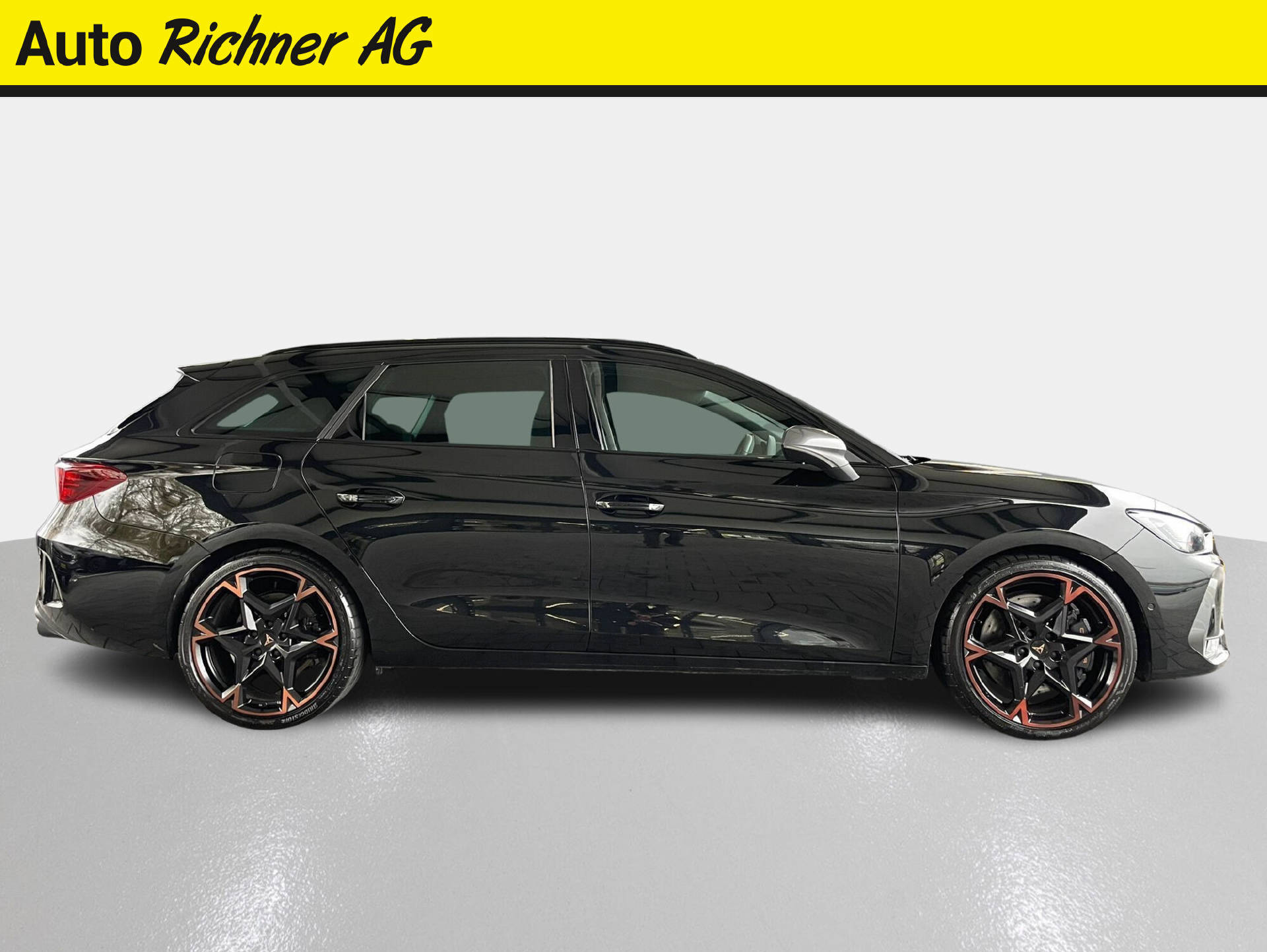 CUPRA Leon ST 2.0 TSI 333 VZ 4Drive DSG-image-2