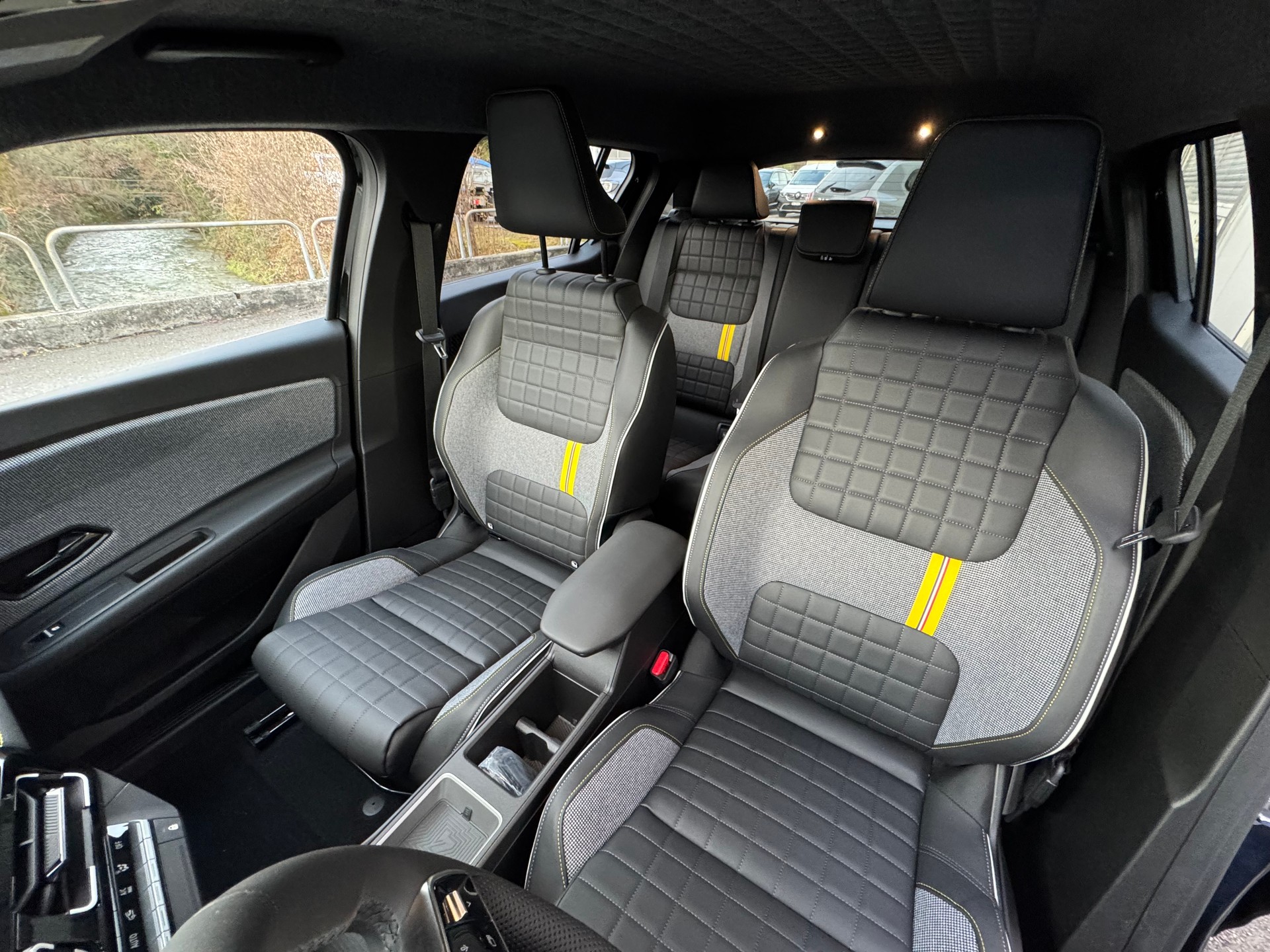 RENAULT R4 Iconic 150PS Comfort Range-image-14