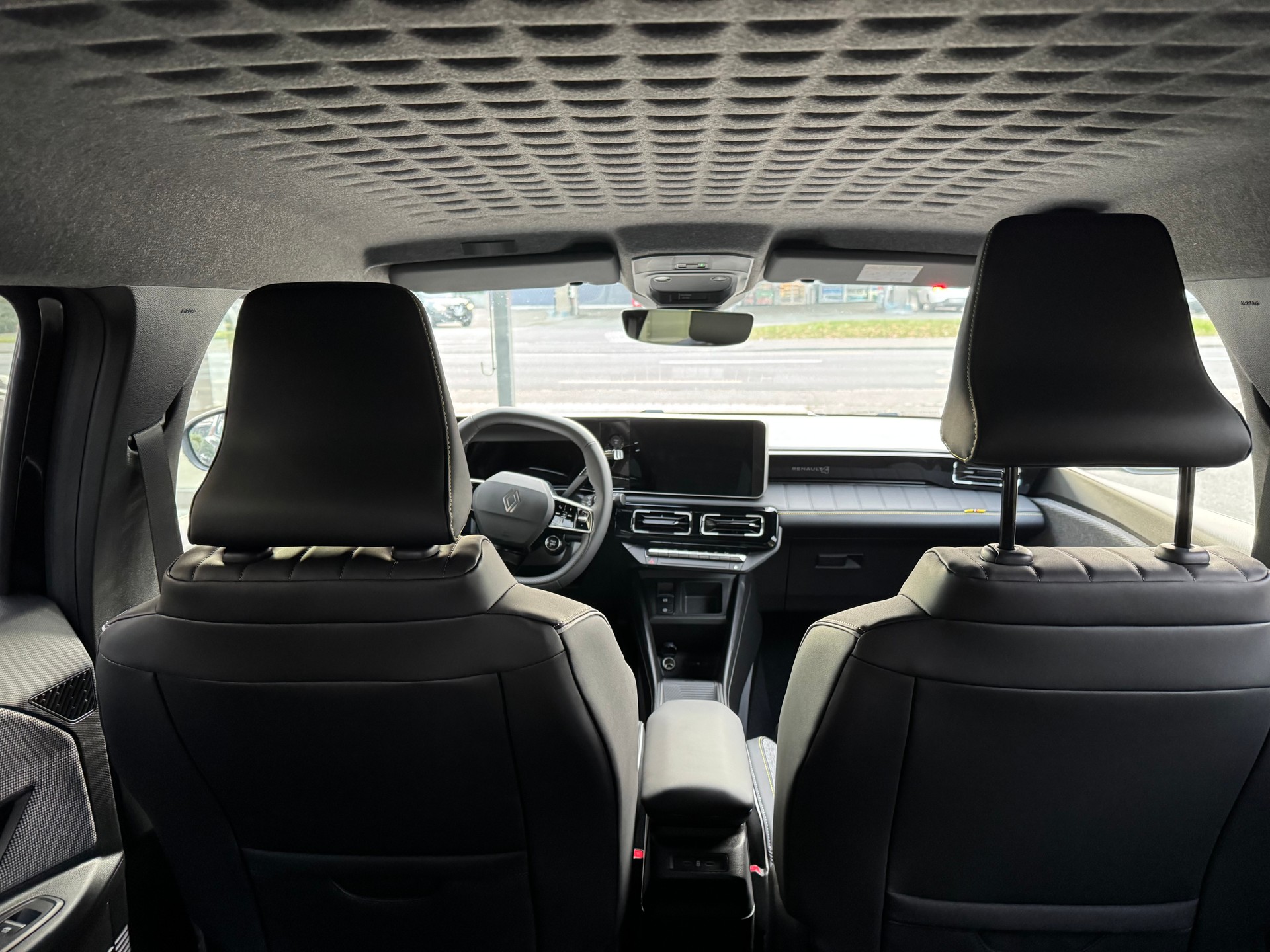 RENAULT R4 Iconic 150PS Comfort Range-image-10