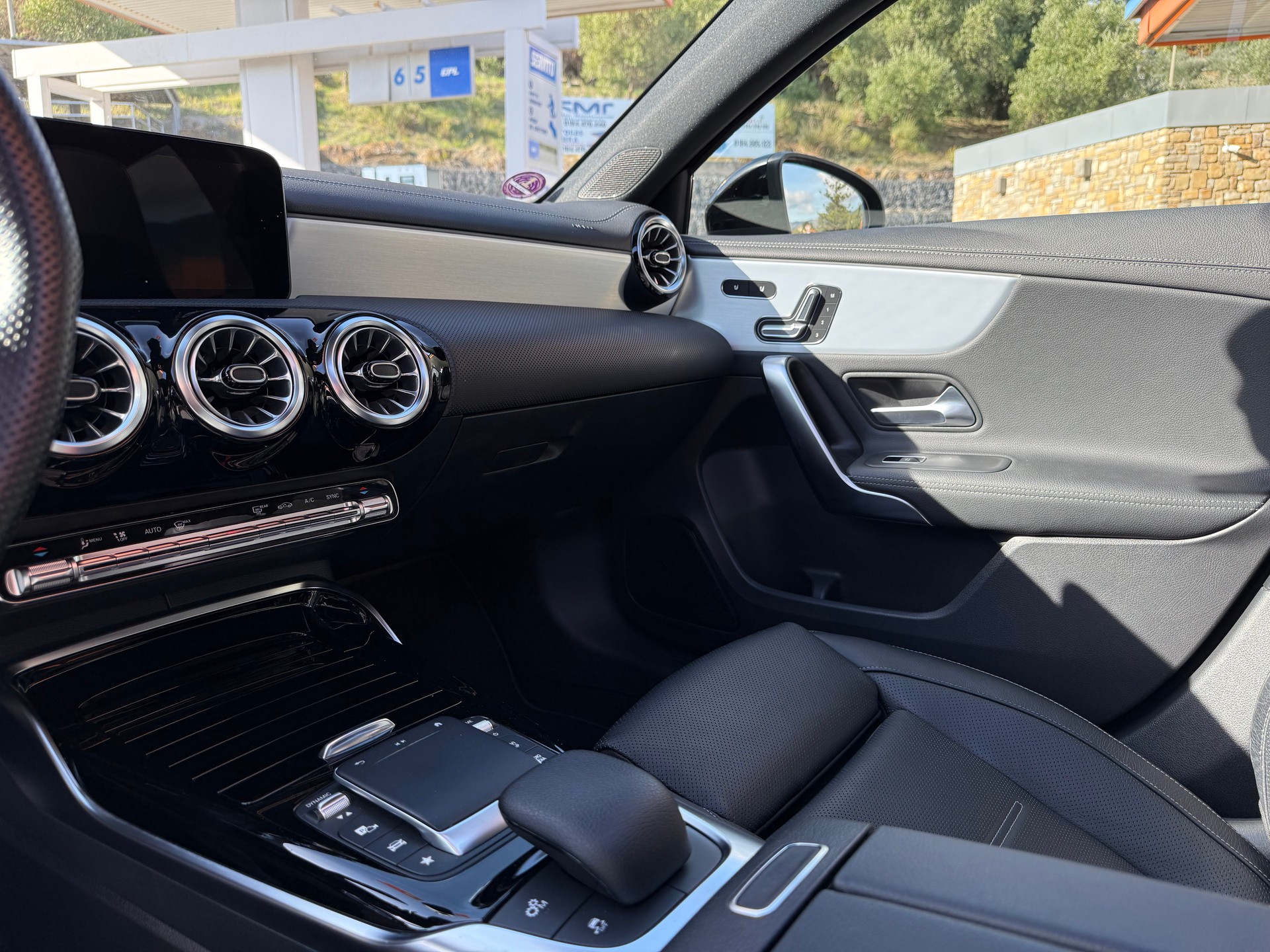 MERCEDES-BENZ A 35 AMG 4Matic Speedshift-image-15