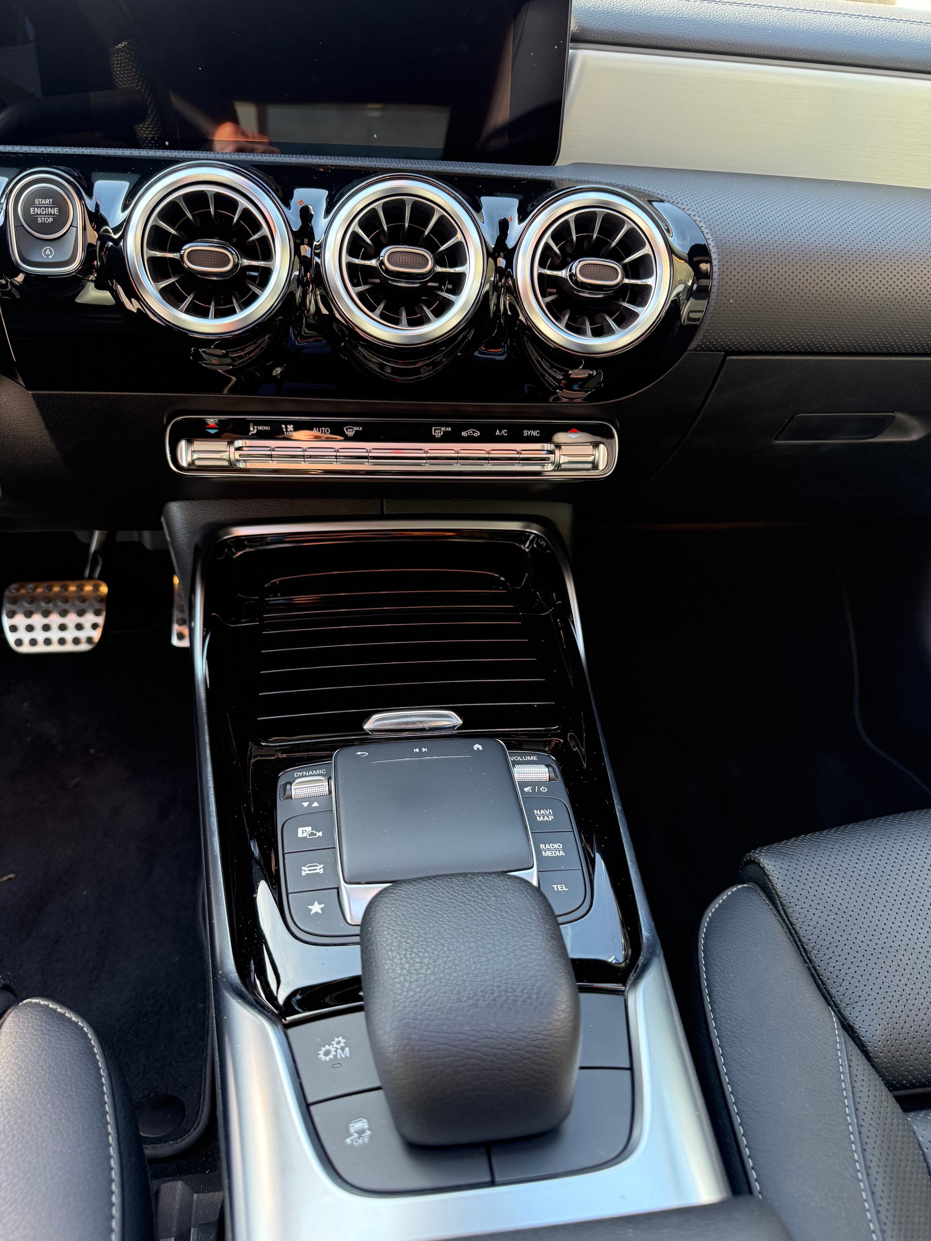 MERCEDES-BENZ A 35 AMG 4Matic Speedshift-image-7