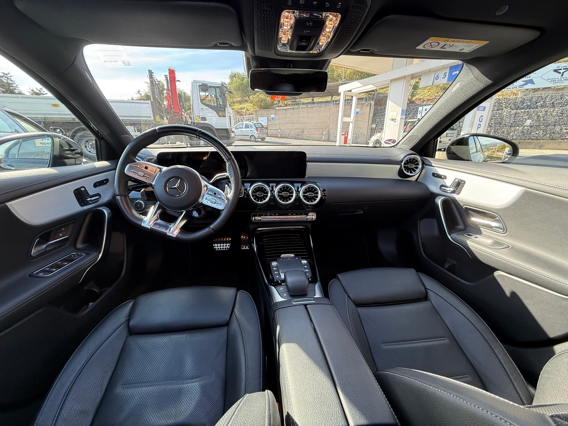 MERCEDES-BENZ A 35 AMG 4Matic Speedshift-image-6