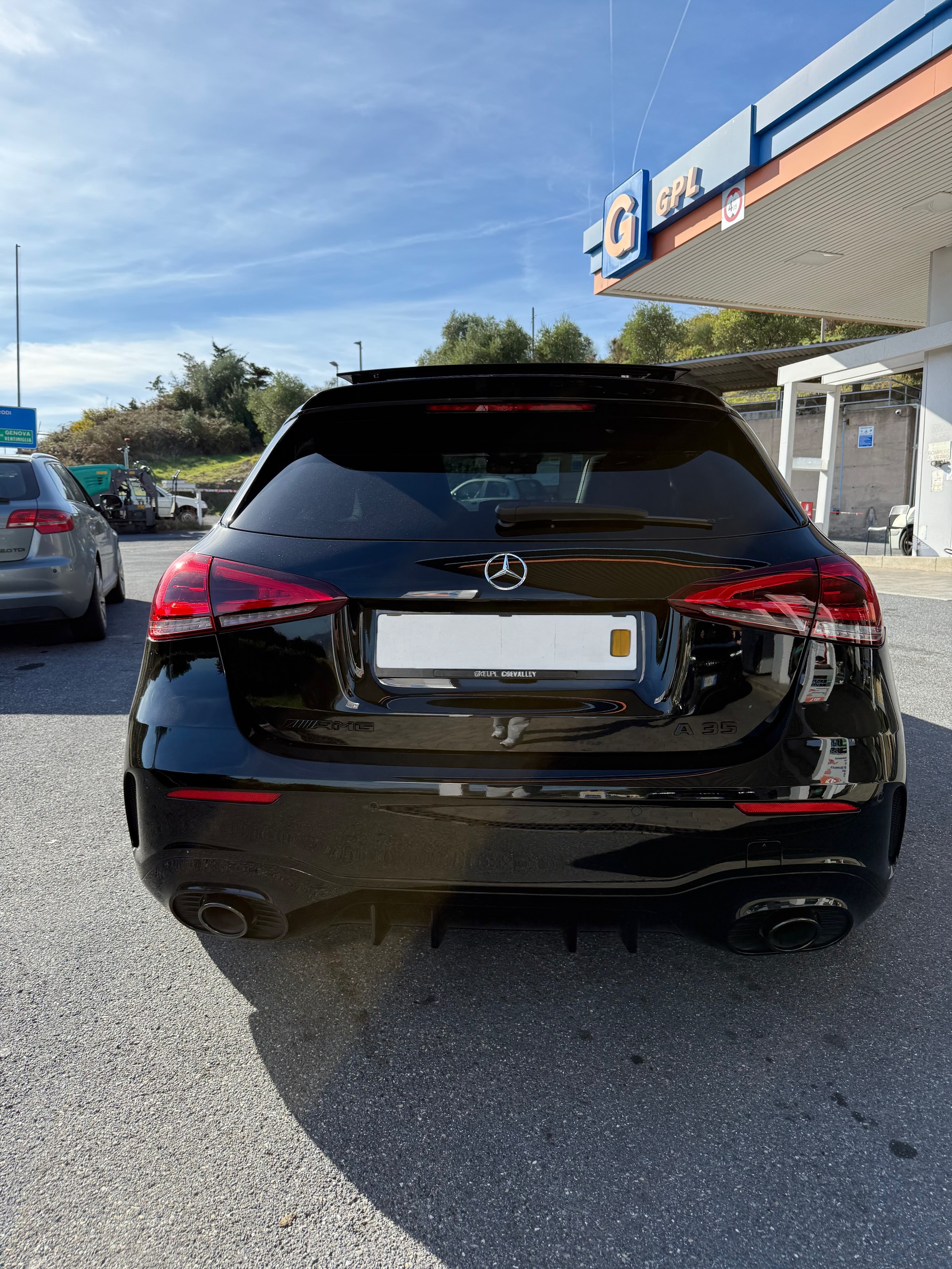 MERCEDES-BENZ A 35 AMG 4Matic Speedshift-image-1