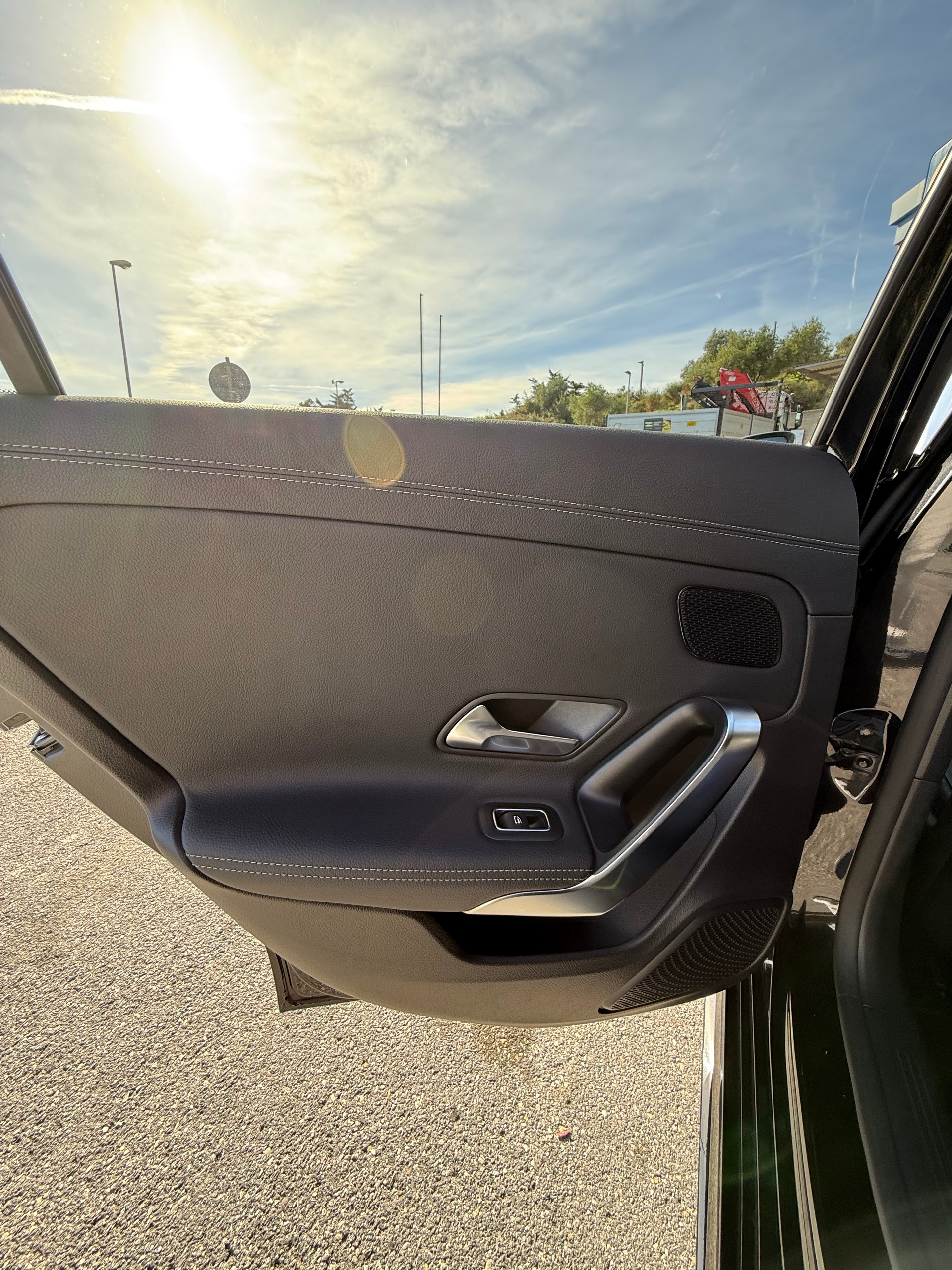 MERCEDES-BENZ A 35 AMG 4Matic Speedshift-image-12