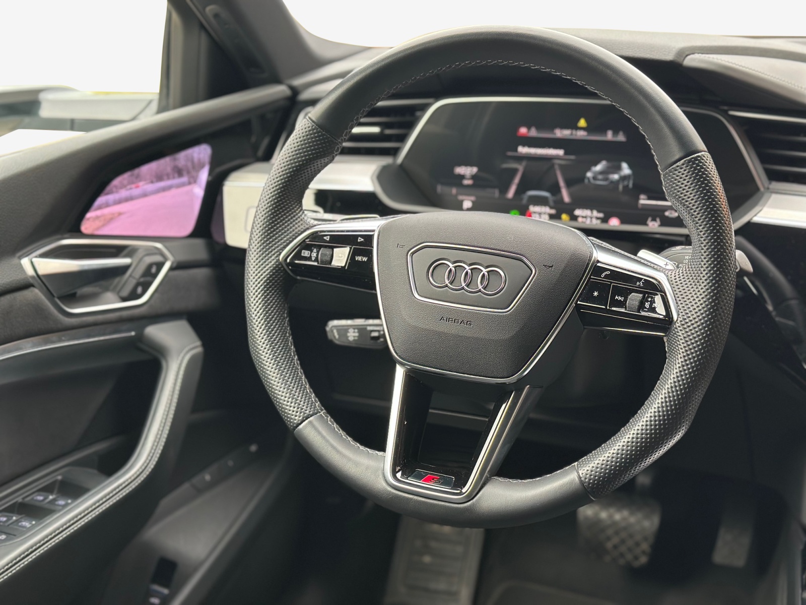 AUDI e-tron 55 Sportback Advanced Black Edition quattro-image-10