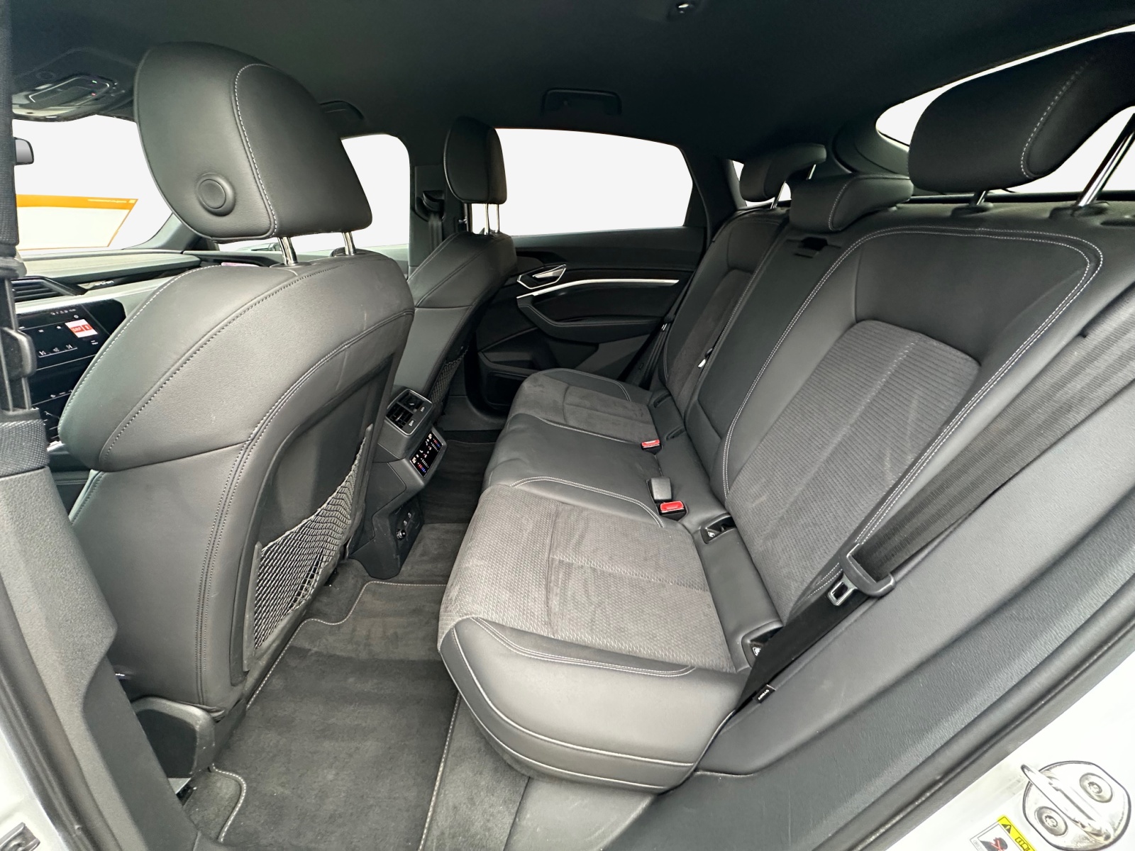 AUDI e-tron 55 Sportback Advanced Black Edition quattro-image-12