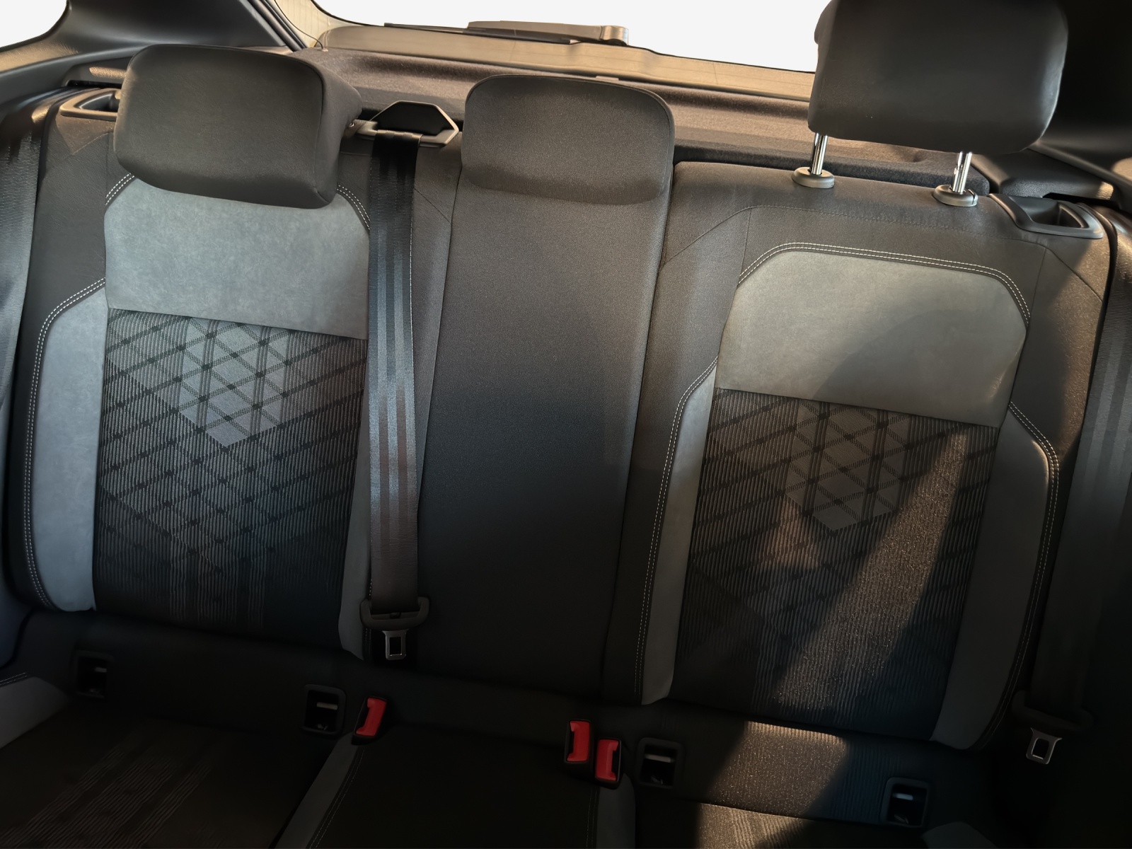 VW Taigo 1.5 TSI R-Line United DSG-image-11
