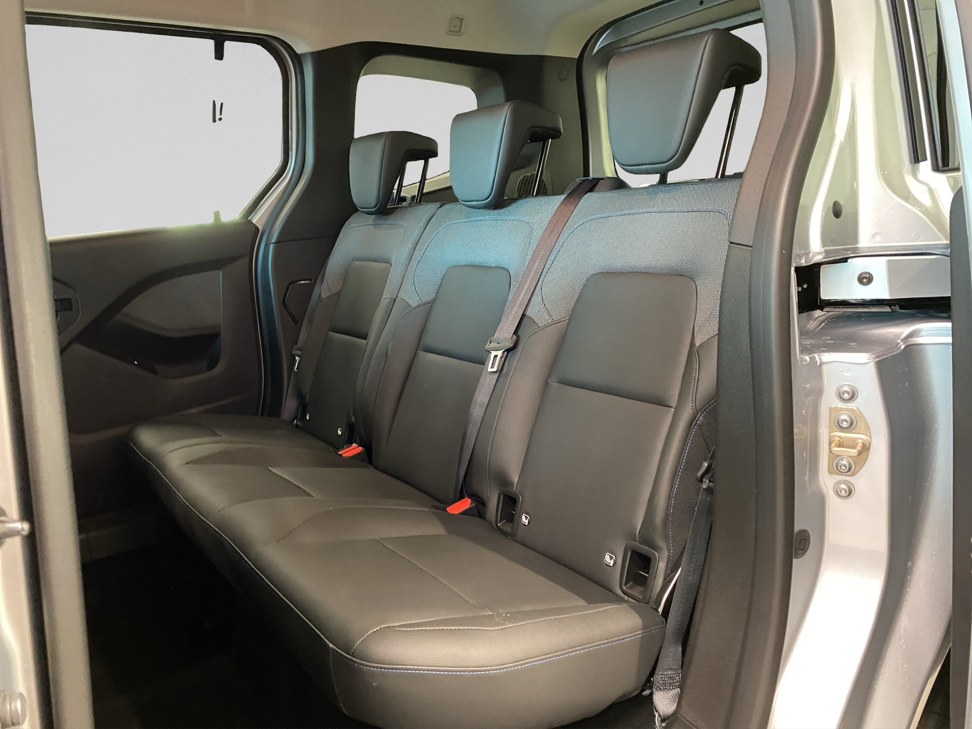 NISSAN combi 1.3 DIG-T 7DCT L1H1 Tekna-image-13