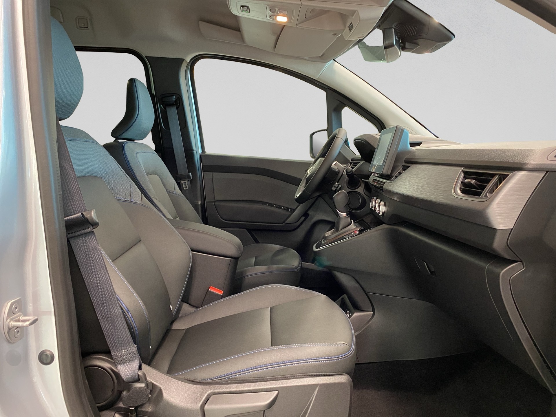 NISSAN combi 1.3 DIG-T 7DCT L1H1 Tekna-image-15