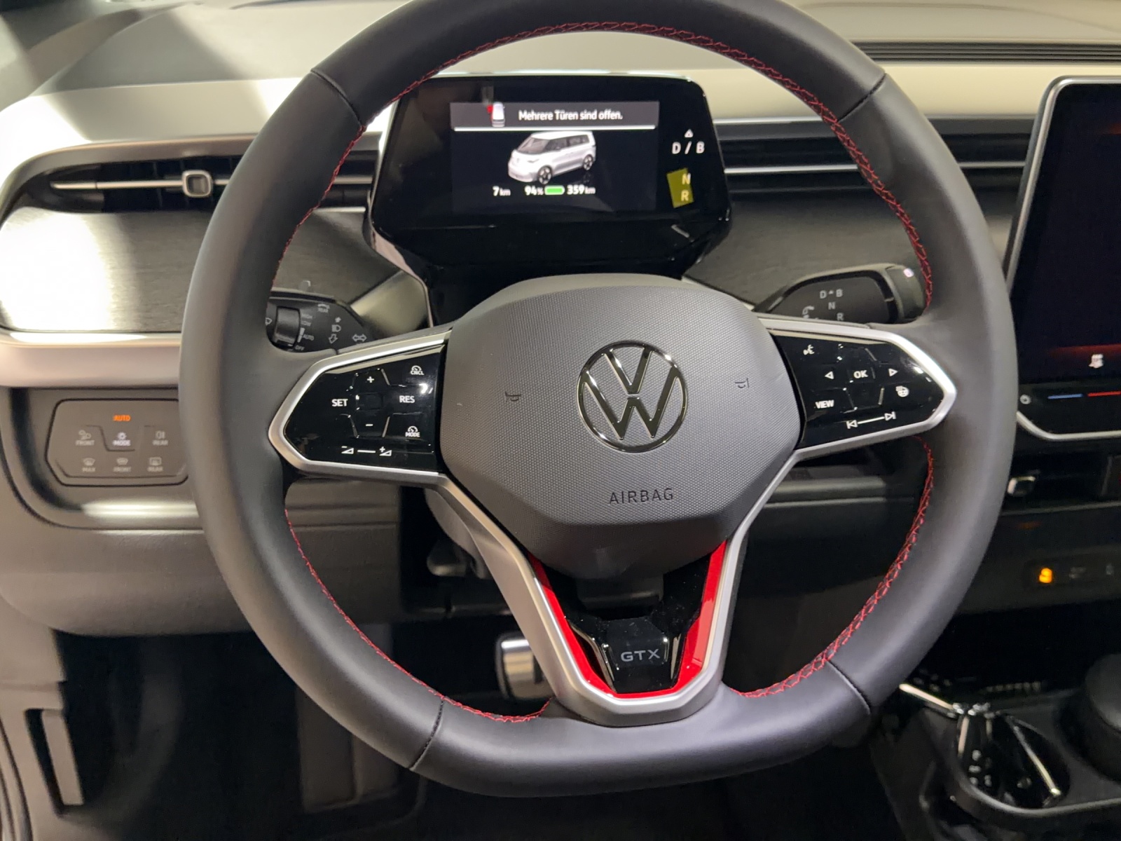 VW ID.Buzz LWB GTX 4 Motion-image-9