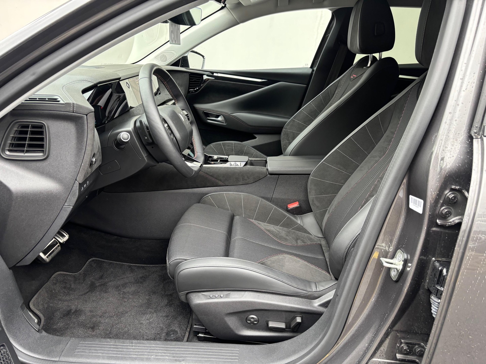 DS AUTOMOBILES 4 1.6 E-Tense Performance Line+-image-7