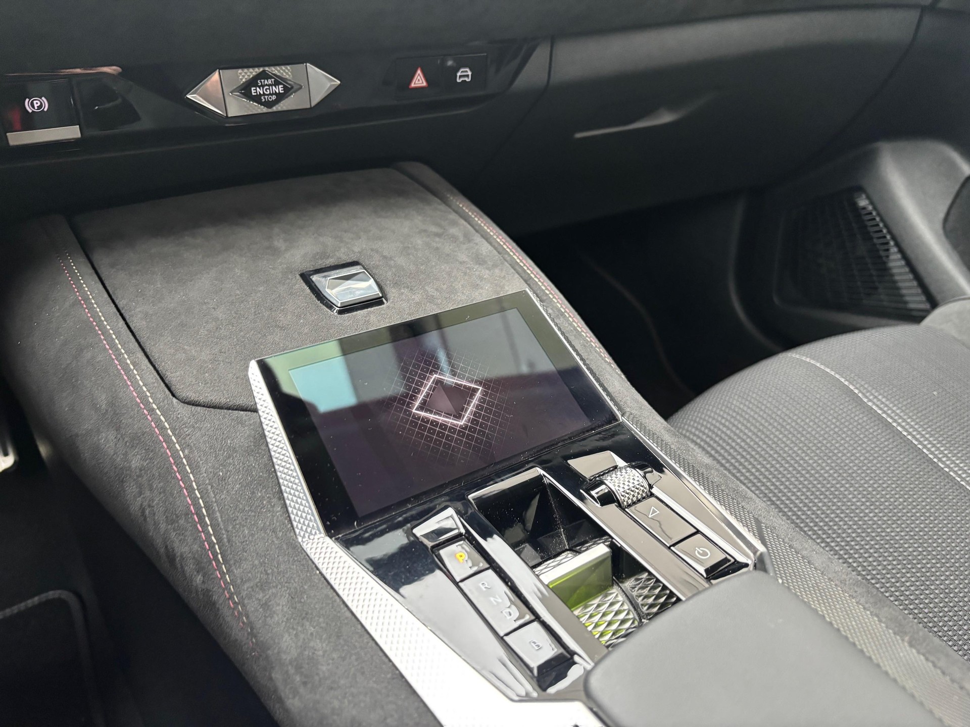 DS AUTOMOBILES 4 1.6 E-Tense Performance Line+-image-11