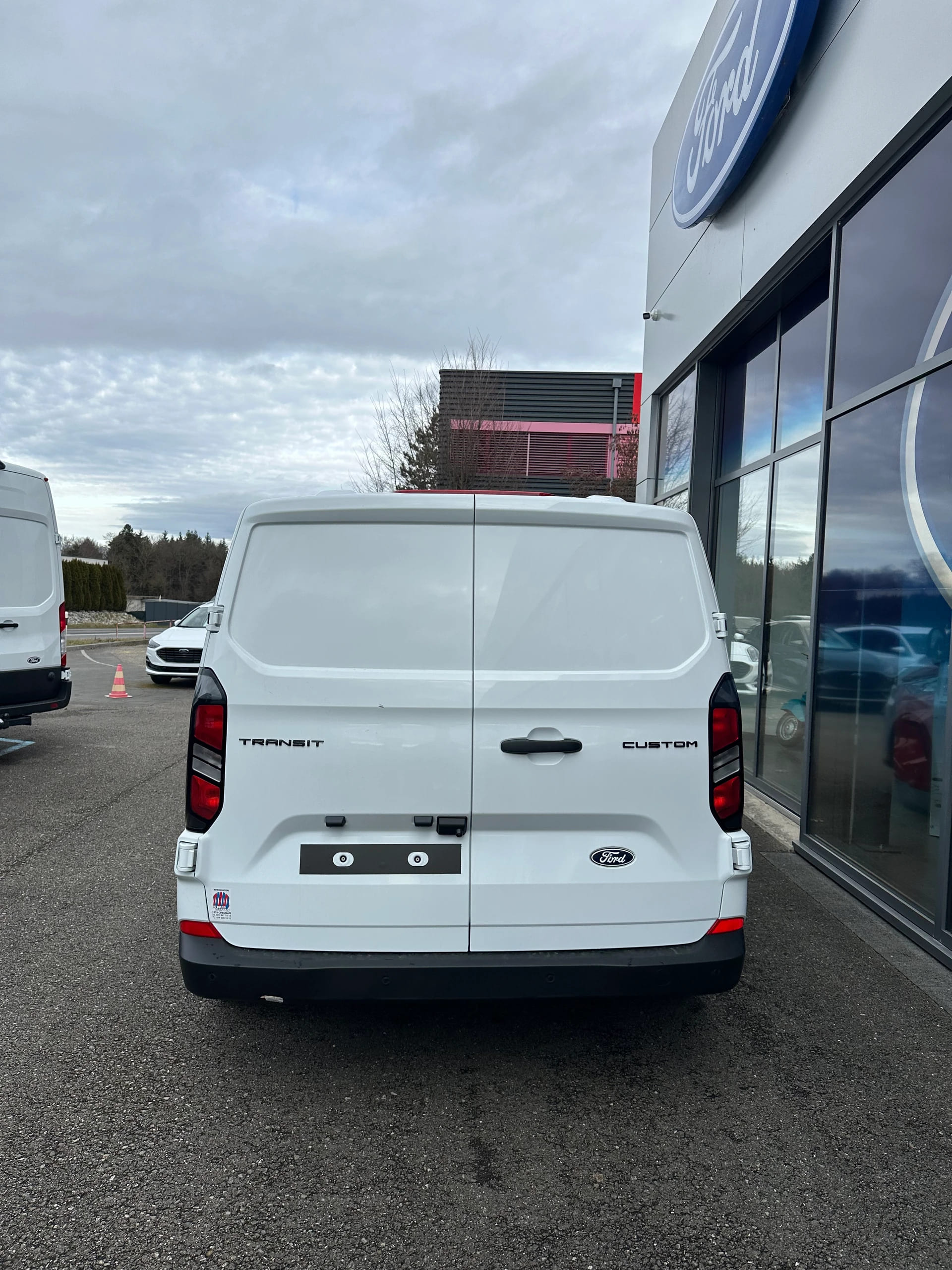 FORD Transit Custom Van 320 L2 2.0 EcoBl Trend/170CV/Aut.-image-4