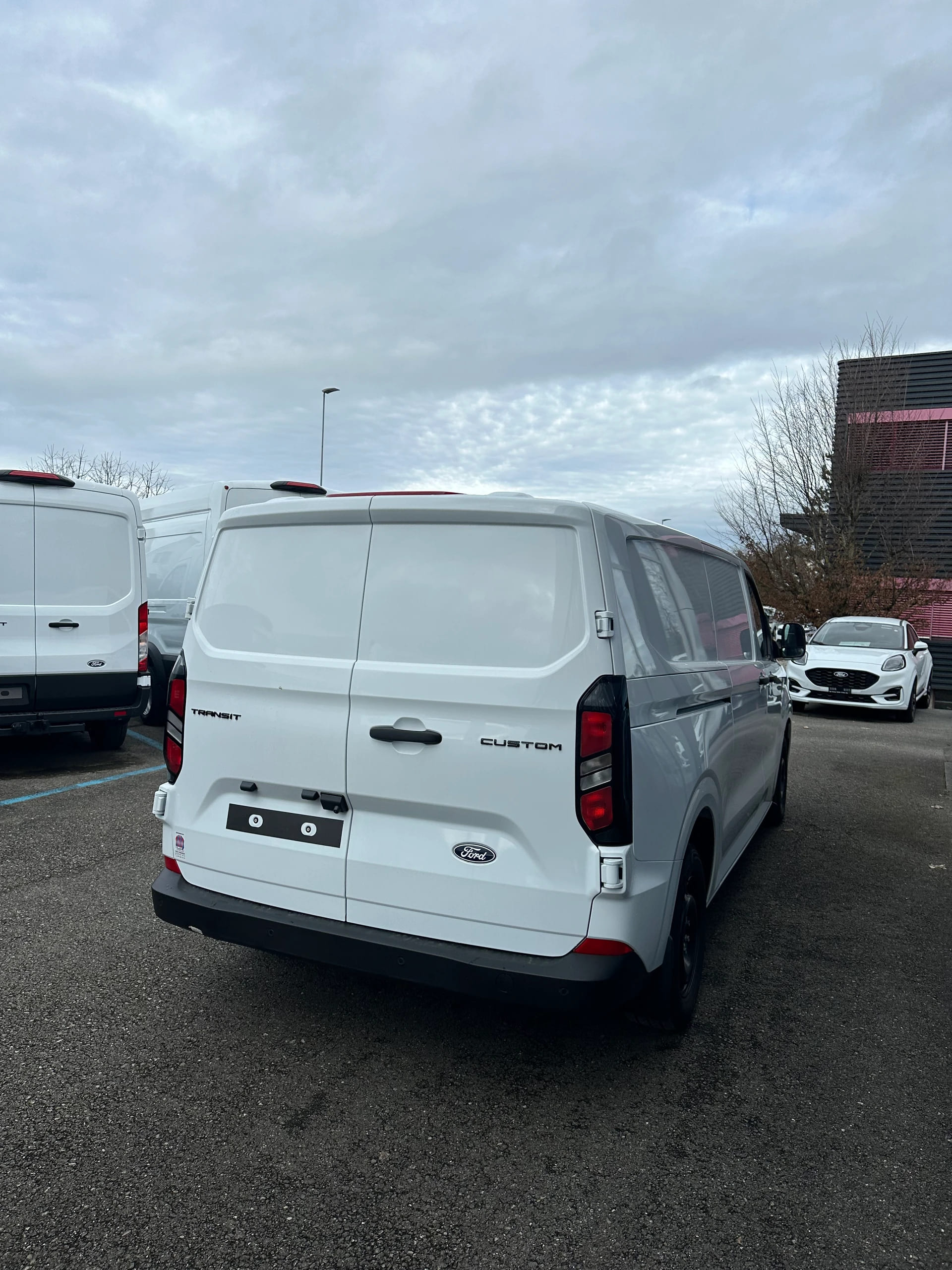 FORD Transit Custom Van 320 L2 2.0 EcoBl Trend/170CV/Aut.-image-6