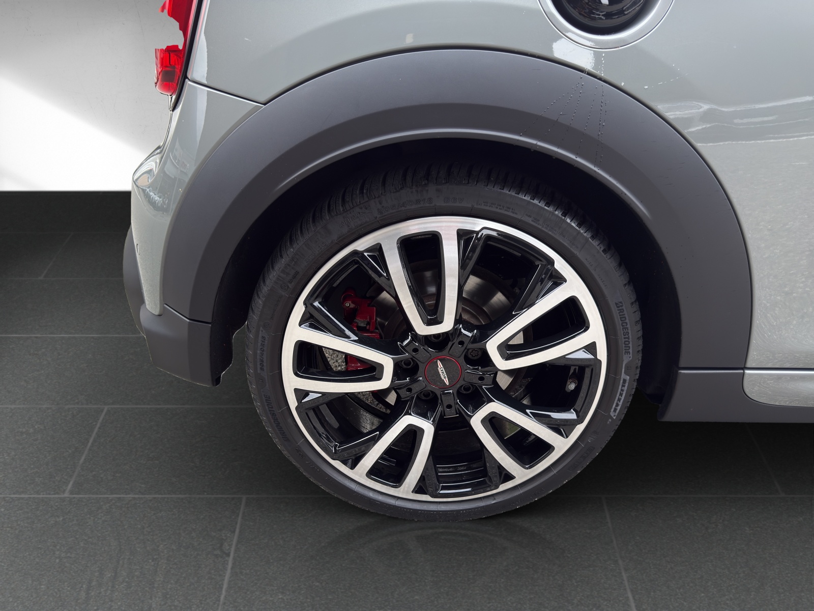 MINI Cooper John Cooper Works Steptronic-image-10