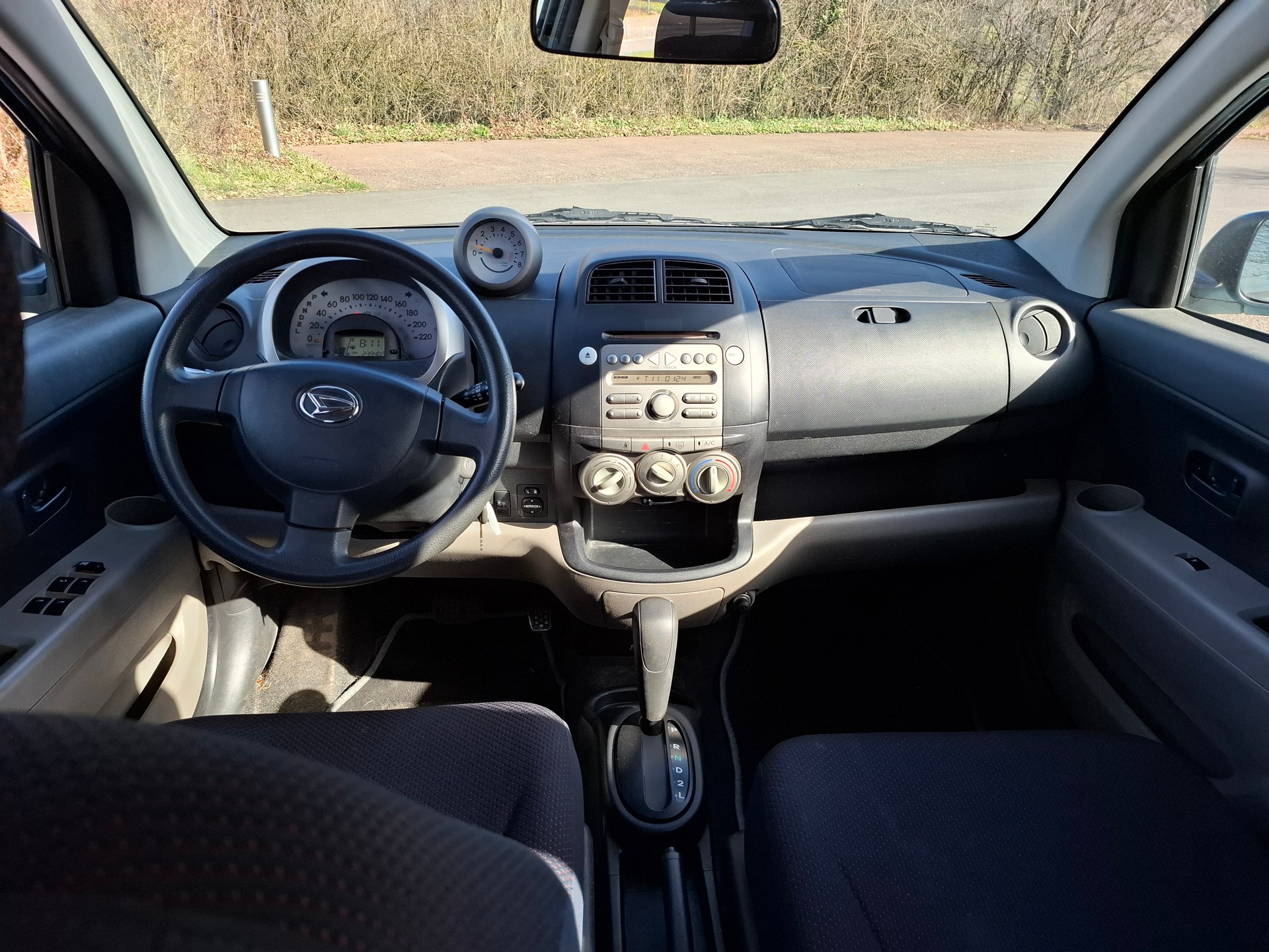 DAIHATSU Sirion 1.3 eco-4WD-image-8
