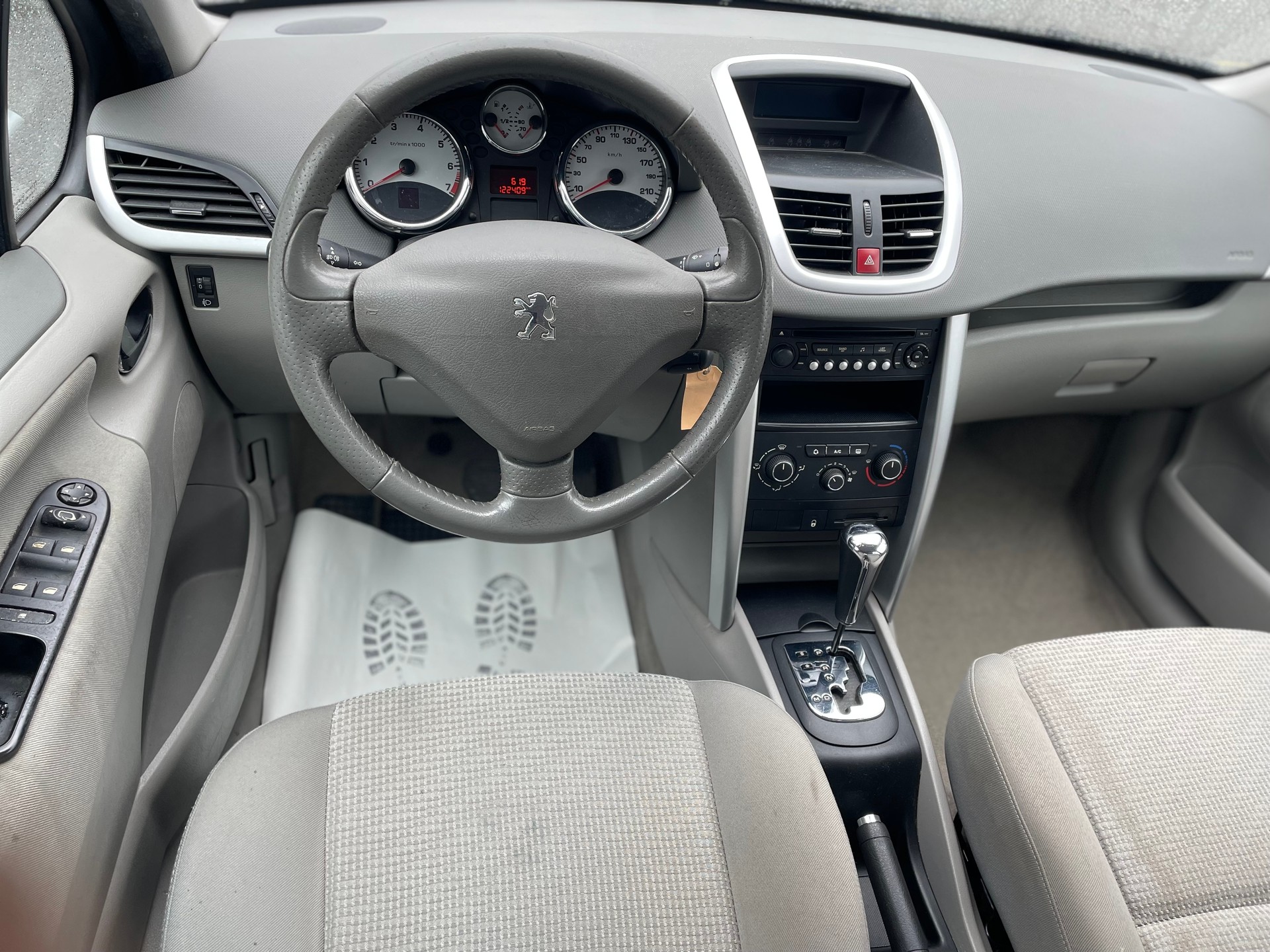 PEUGEOT 207 1.6 16V Sport Automatic-image-7