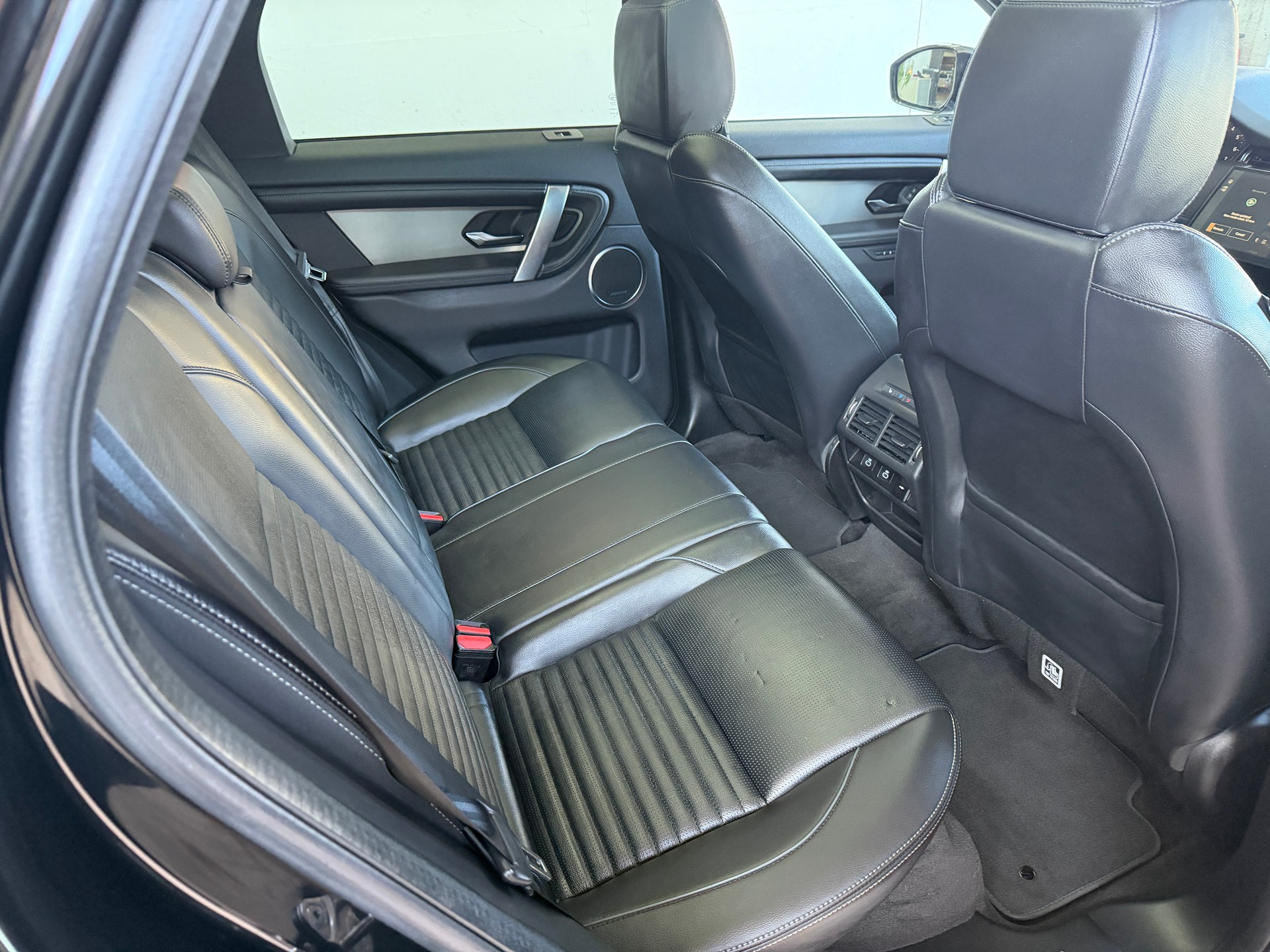 LAND ROVER Discovery Sport R Dyn P250 2.0 Si4 MHEV SE AT9-image-15